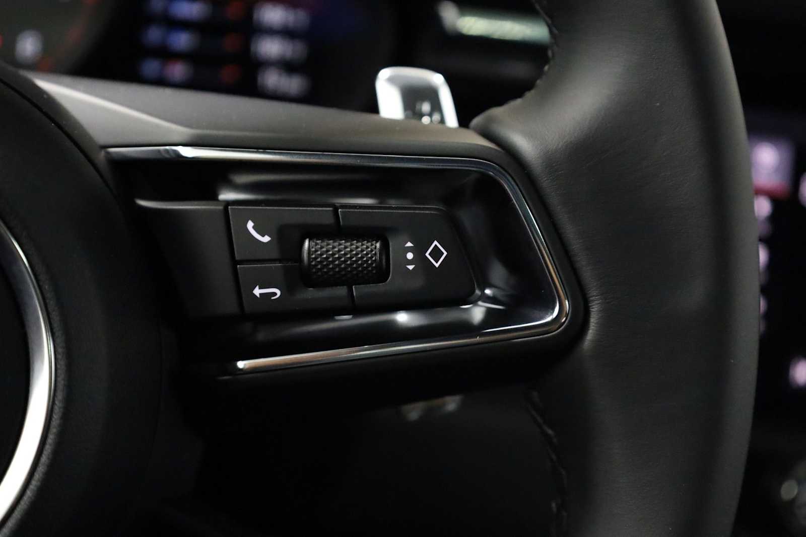 Thumbnail: 2026 Porsche Macan - 28