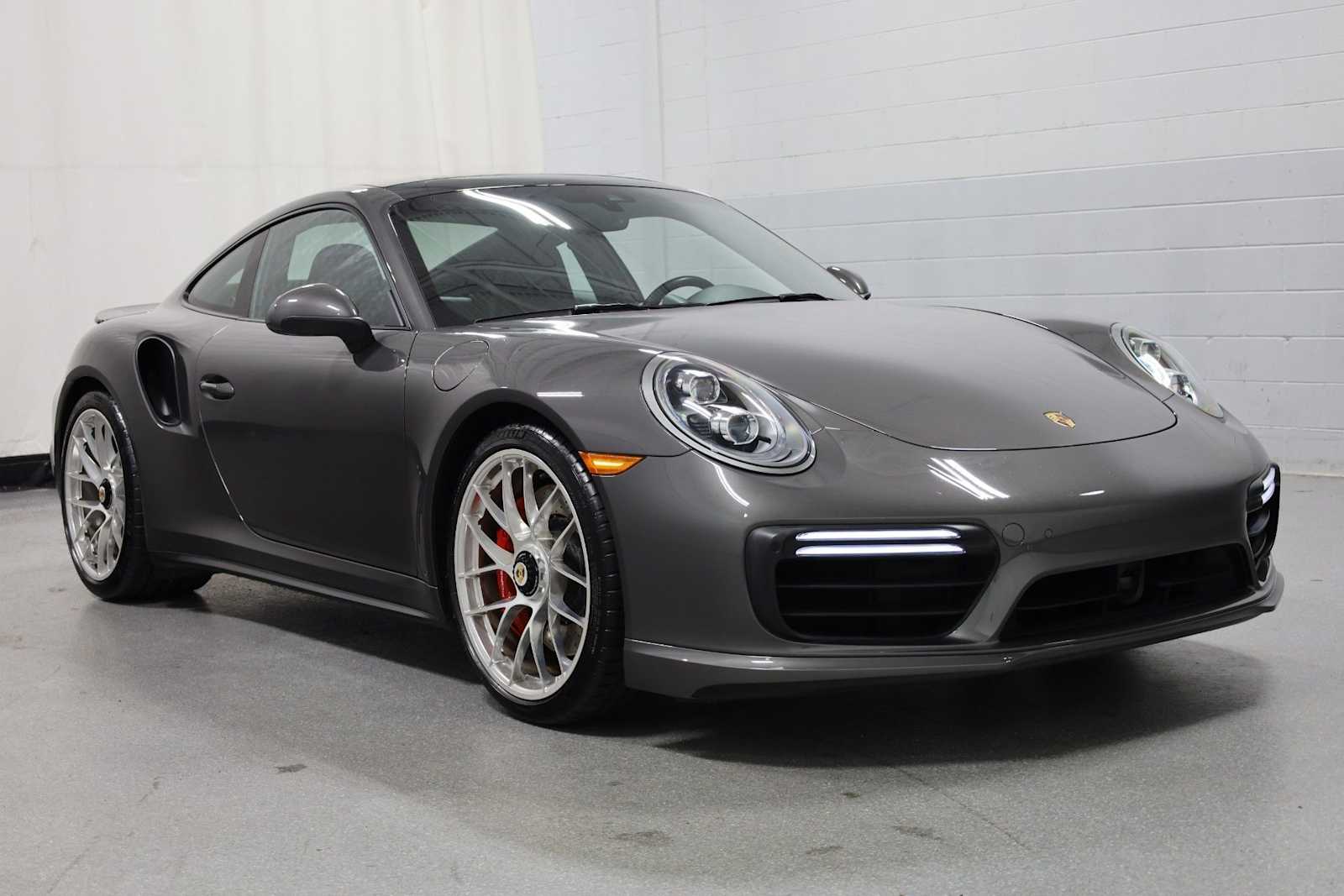 Thumbnail: 2019 Porsche 911 - 13