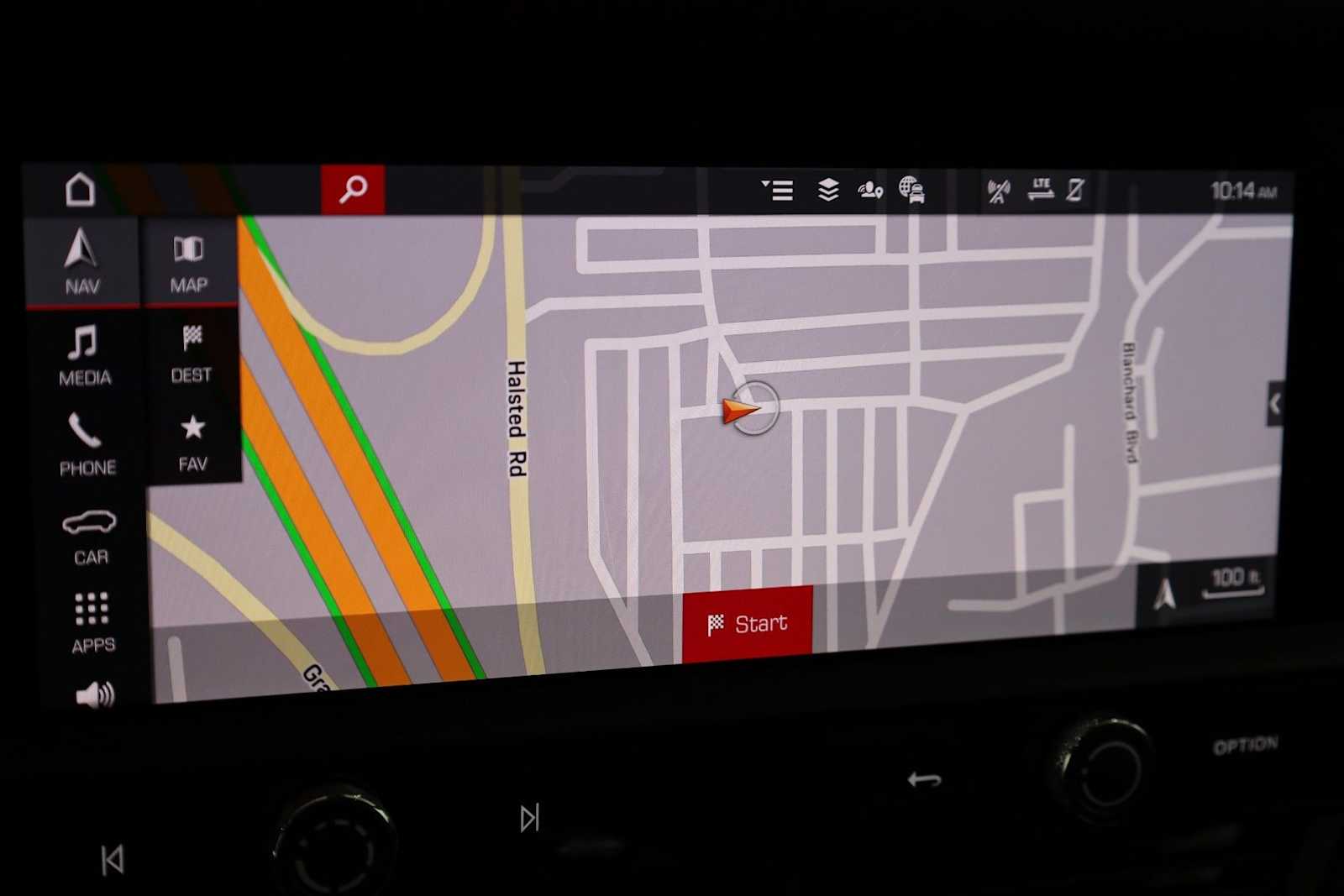 Thumbnail: 2026 Porsche Macan - 33