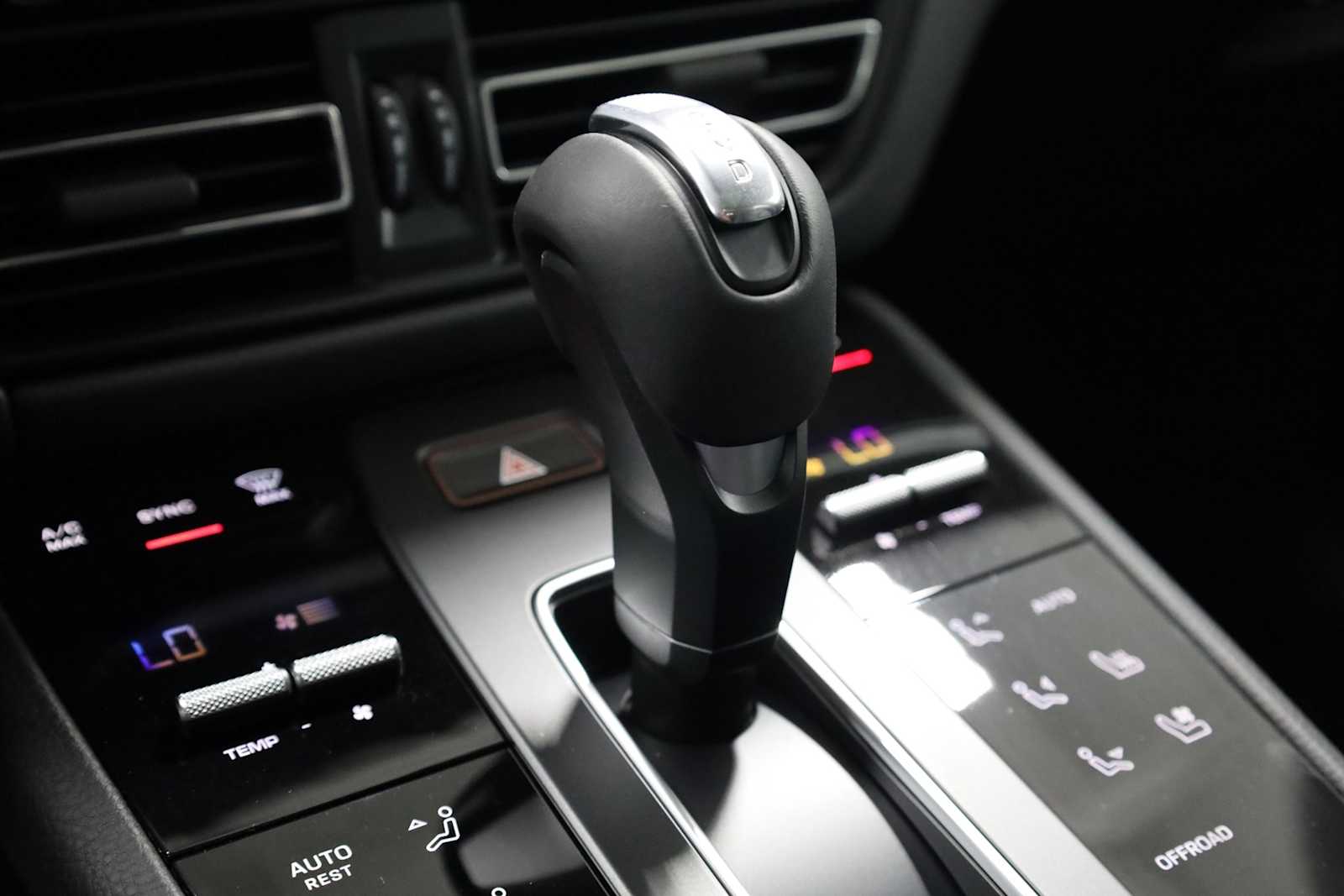 Thumbnail: 2025 Porsche Macan - 29