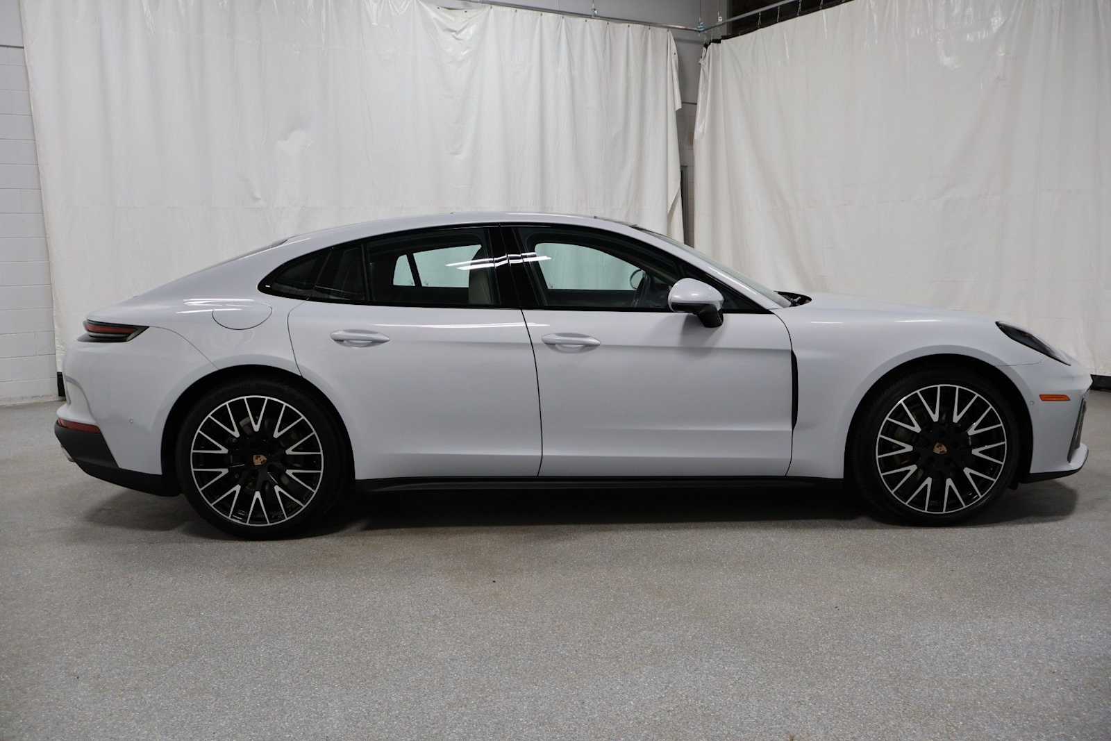 Thumbnail: 2025 Porsche Panamera - 10