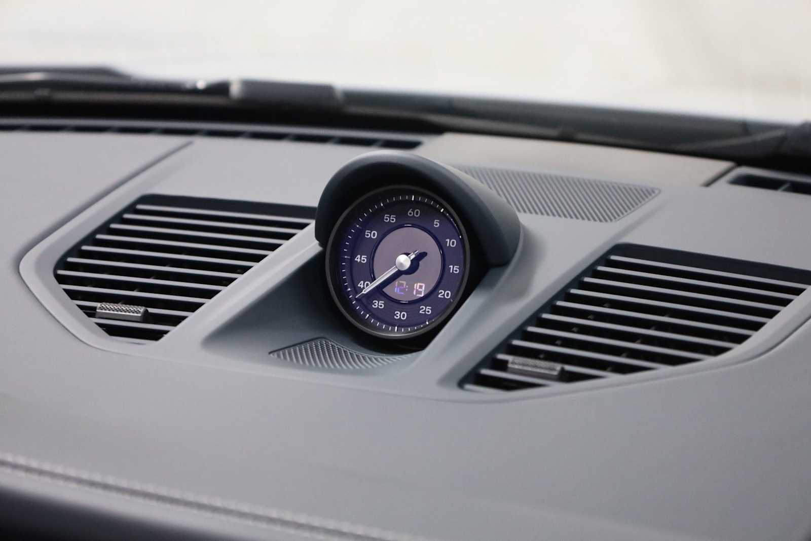 Thumbnail: 2025 Porsche 911 - 21