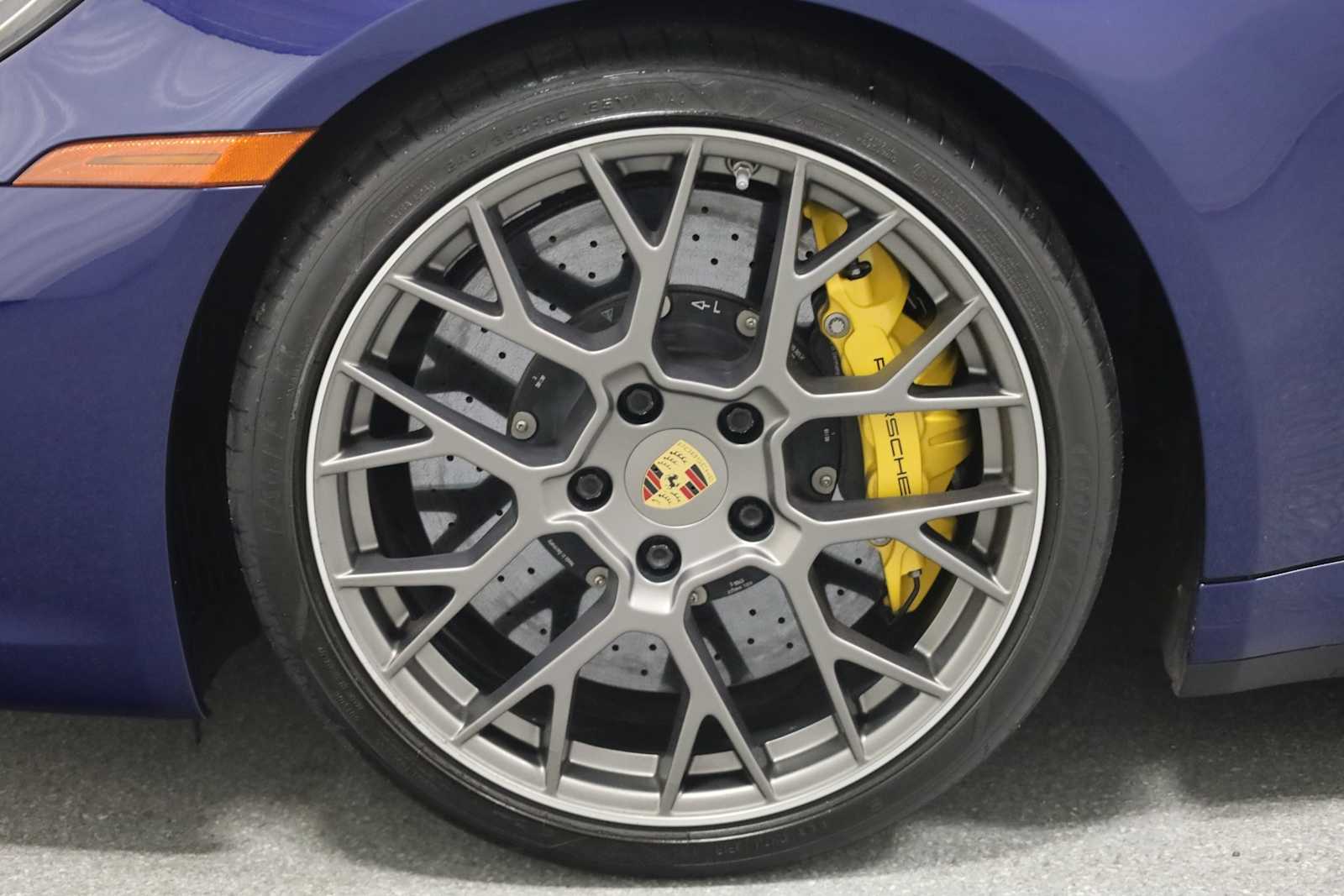 Thumbnail: 2020 Porsche 911 - 35