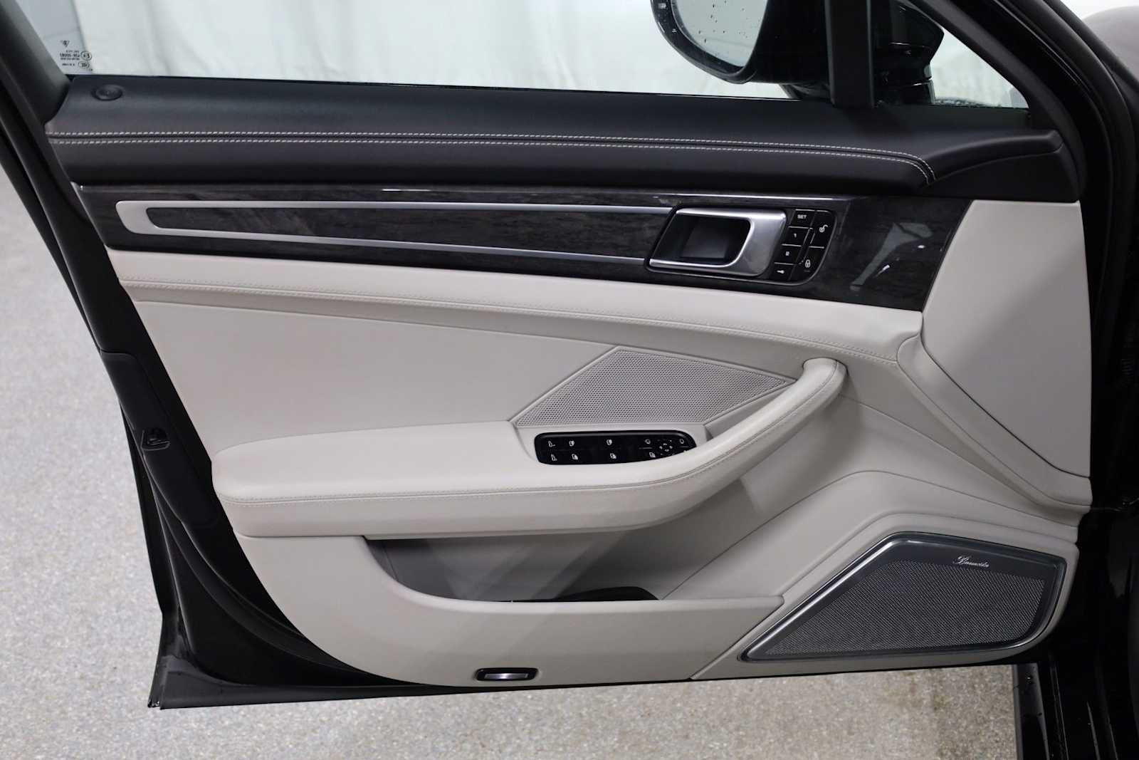 Thumbnail: 2017 Porsche Panamera - 16