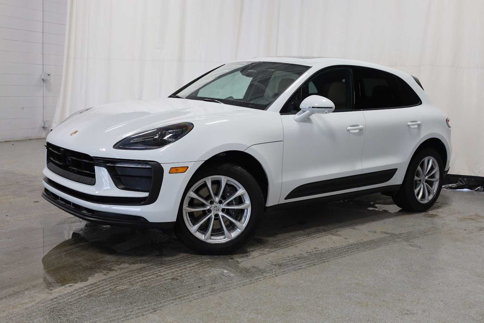 Thumbnail: 2026 Porsche Macan - 1
