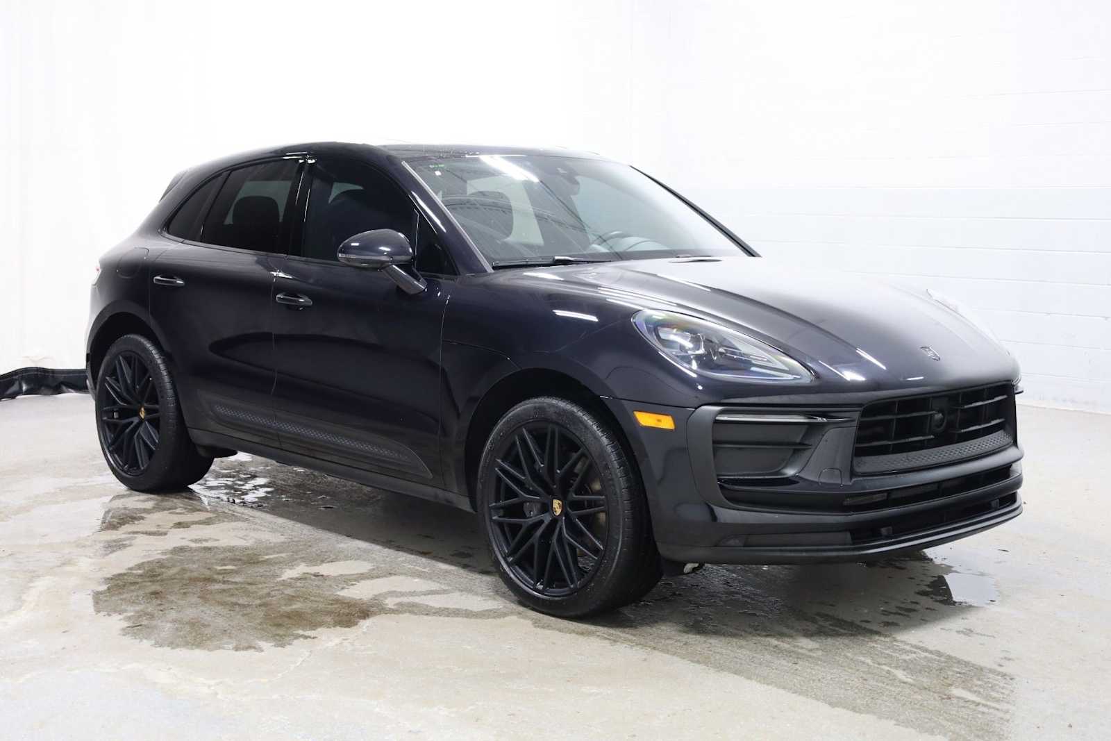 Thumbnail: 2023 Porsche Macan - 13