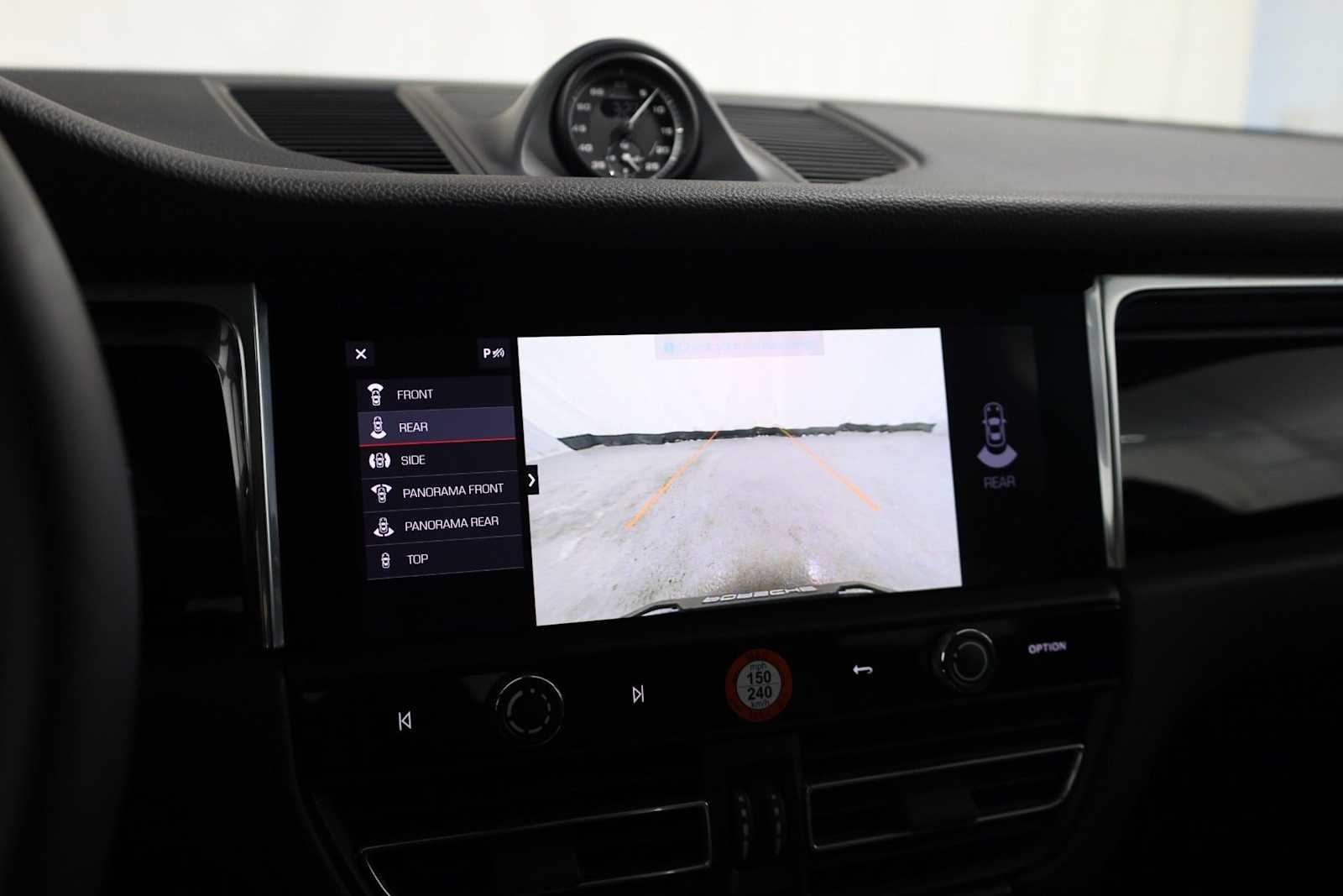 Thumbnail: 2026 Porsche Macan - 34