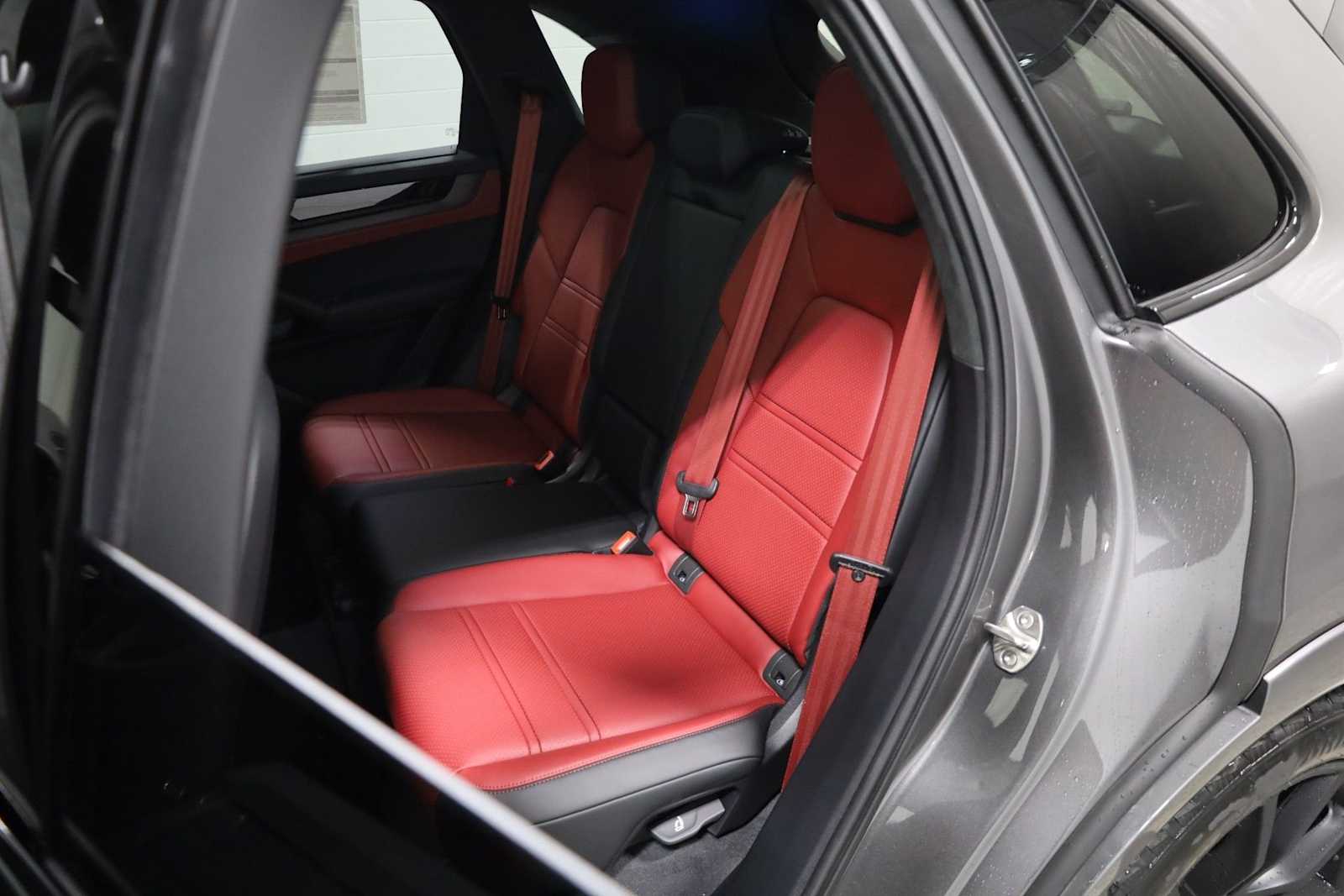 Thumbnail: 2026 Porsche Cayenne - 36