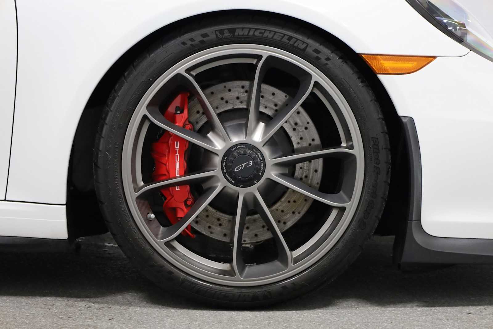 Thumbnail: 2016 Porsche 911 - 12