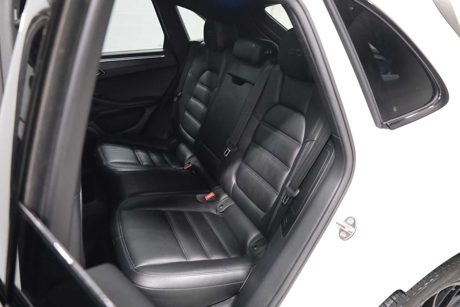 Thumbnail: 2018 Porsche Macan - 36