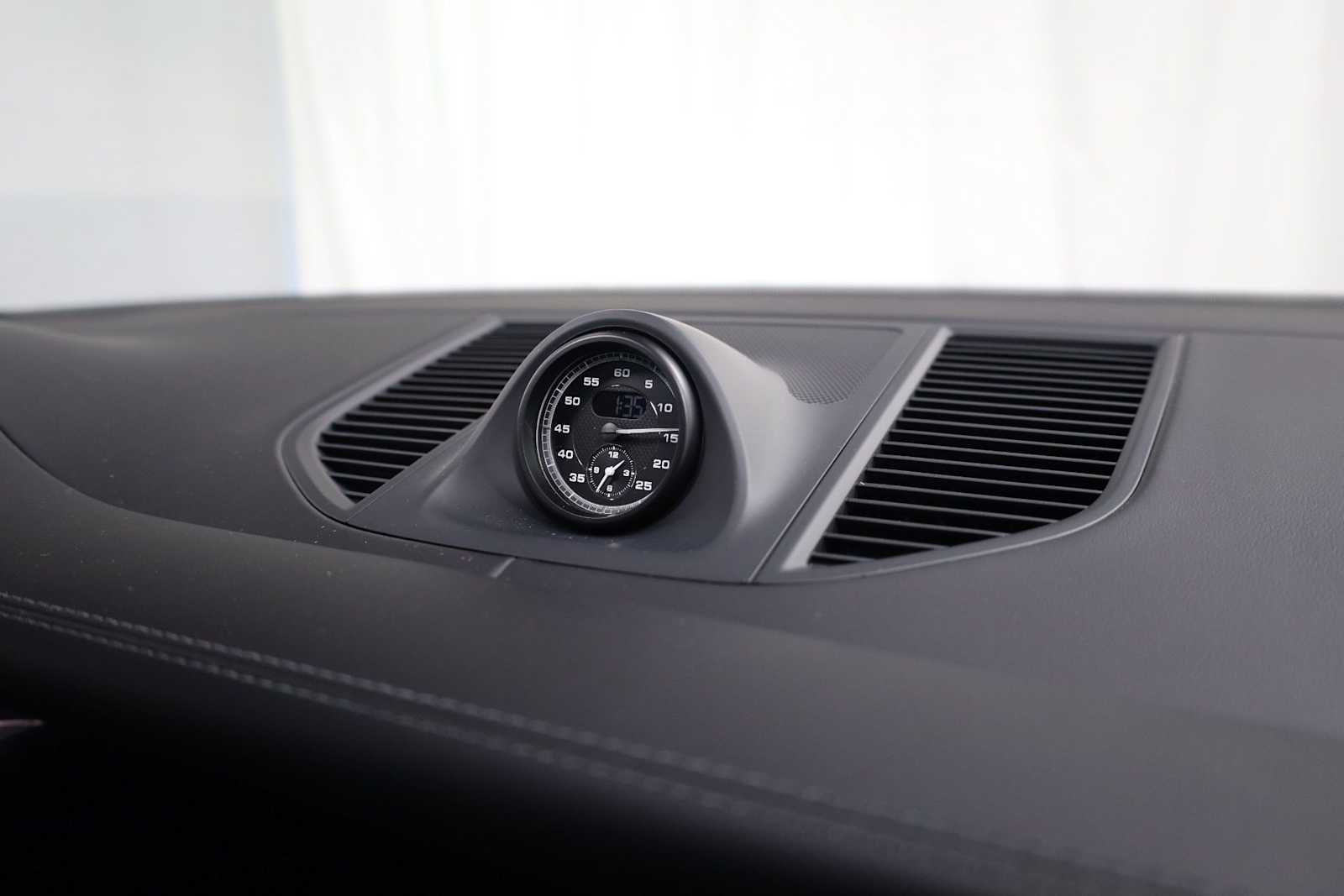 Thumbnail: 2026 Porsche Macan - 23