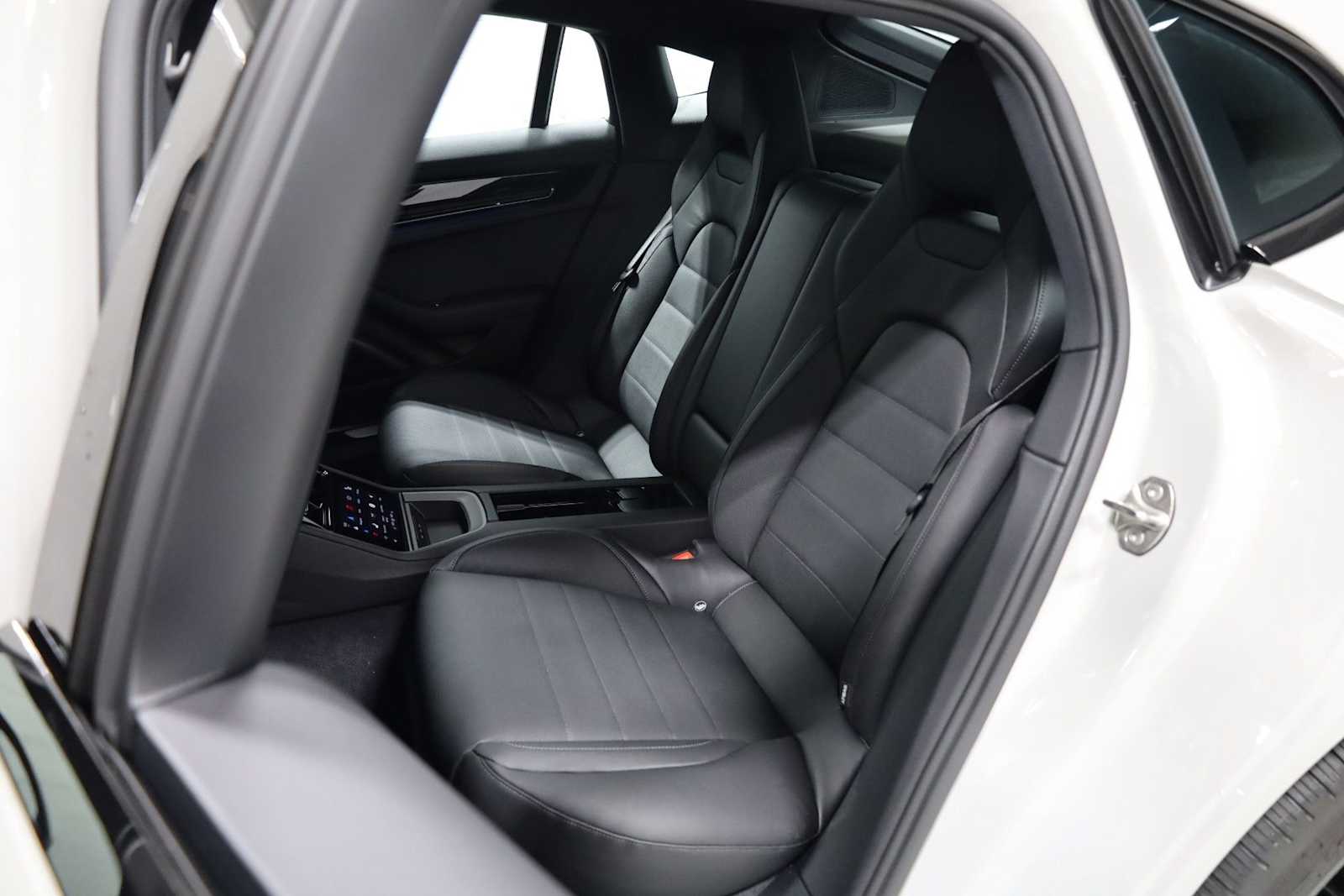 Thumbnail: 2026 Porsche Panamera - 35