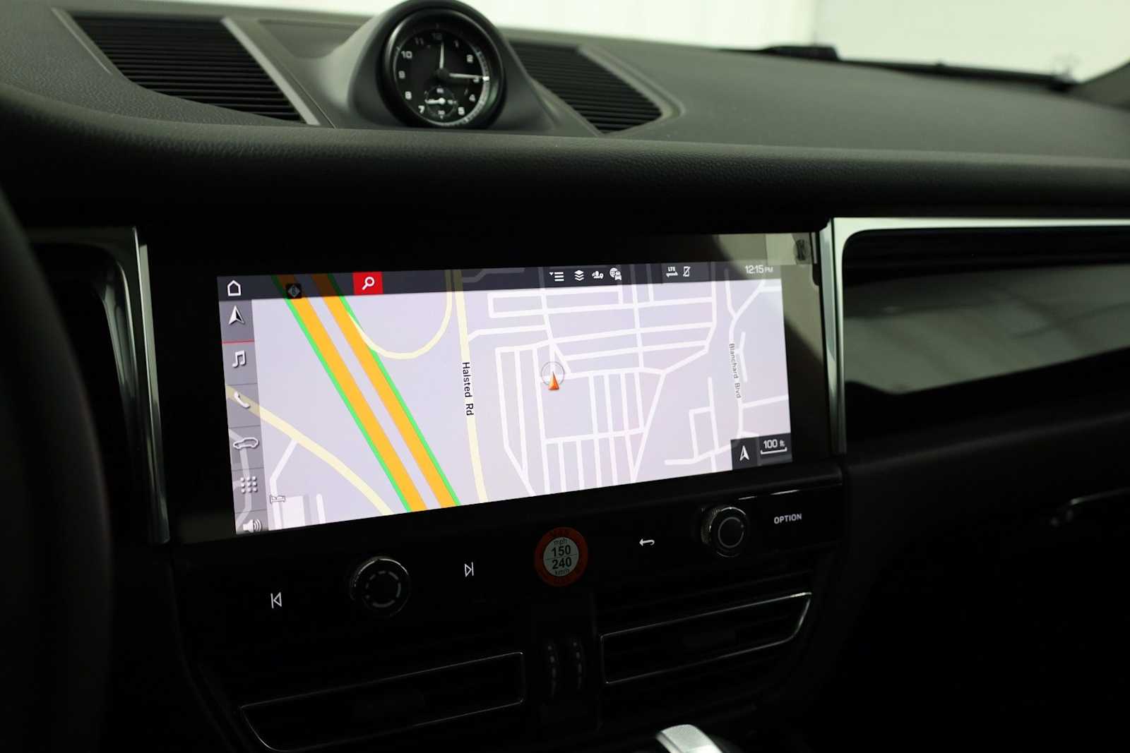 Thumbnail: 2026 Porsche Macan - 33