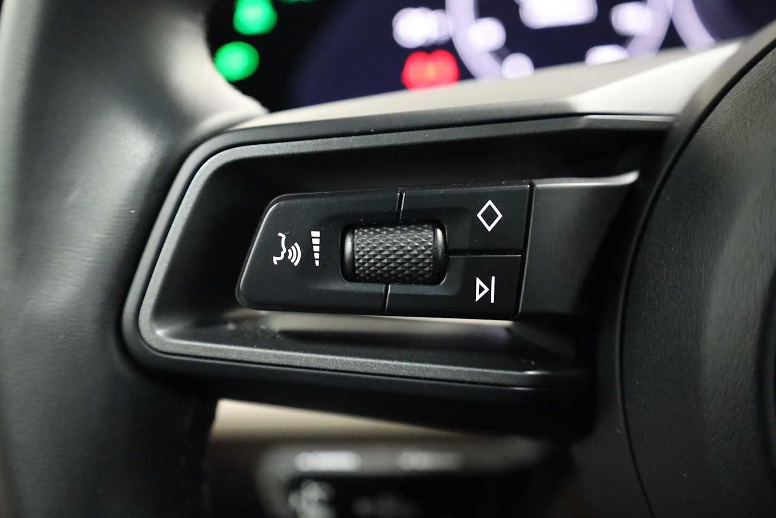 Thumbnail: 2025 Porsche Taycan - 25