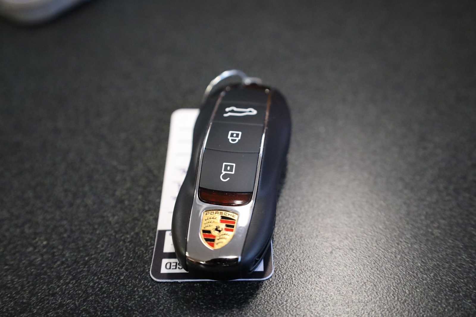 Thumbnail: 2026 Porsche Macan - 43