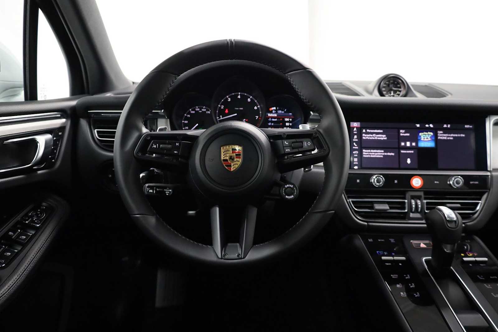 Thumbnail: 2026 Porsche Macan - 23