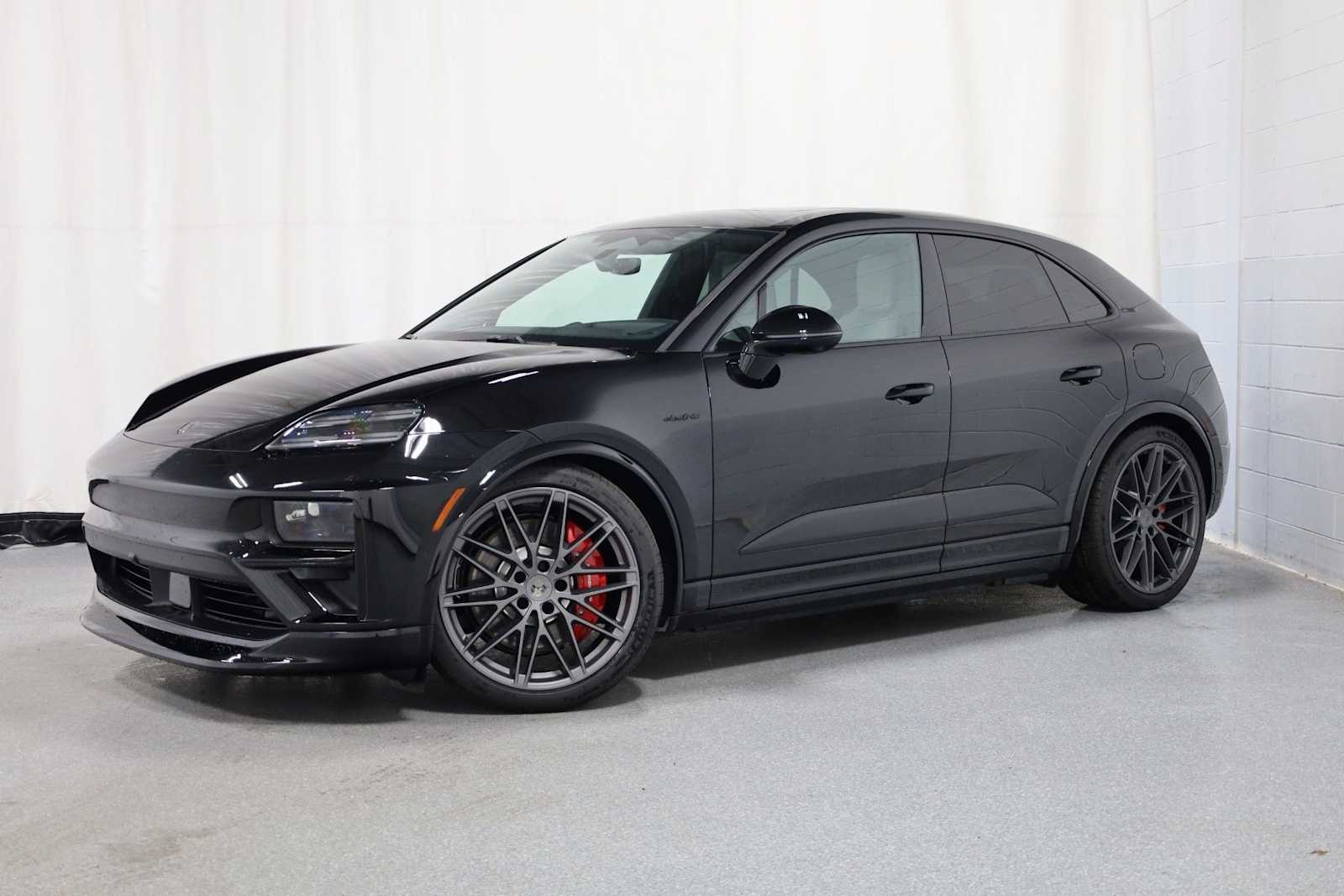 Thumbnail: 2025 Porsche Macan - 1