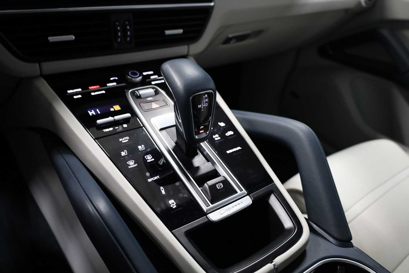 Thumbnail: 2020 Porsche Cayenne - 31