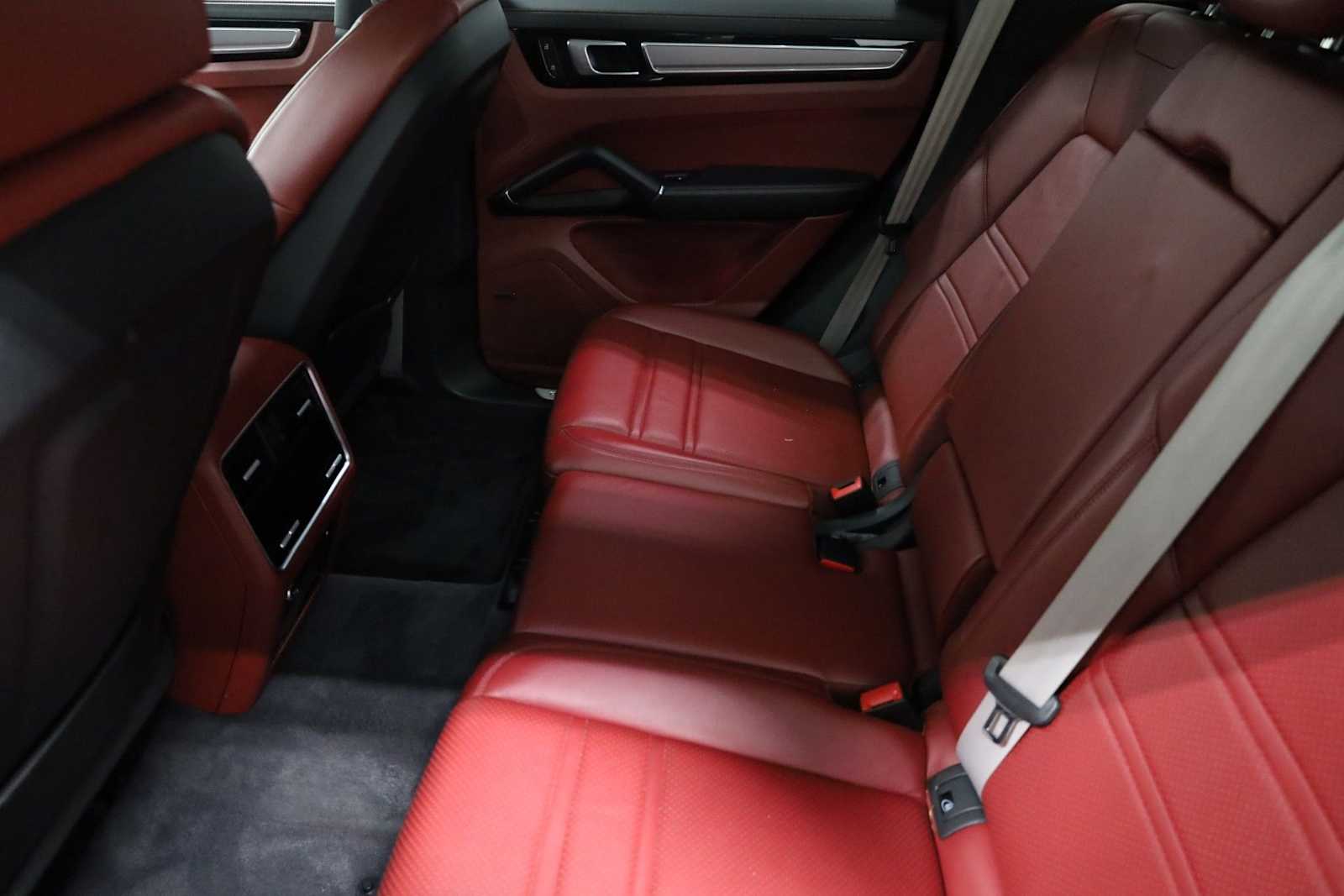 Thumbnail: 2022 Porsche Cayenne - 35