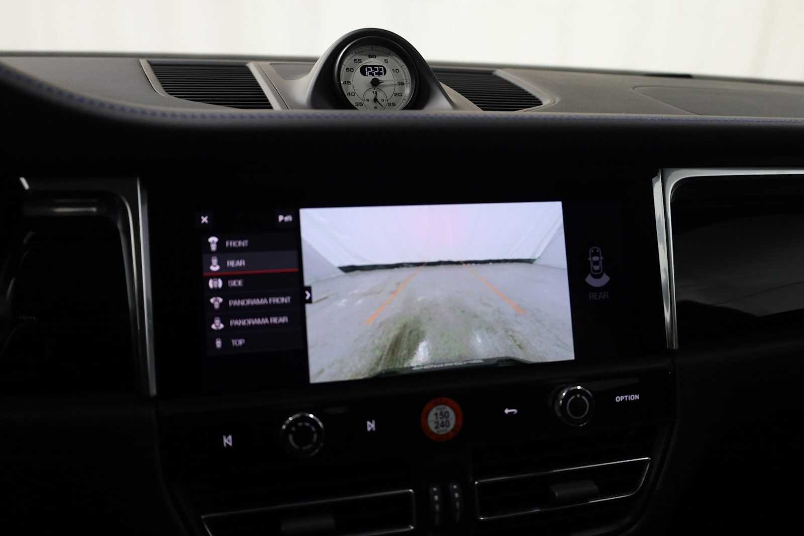 Thumbnail: 2025 Porsche Macan - 34