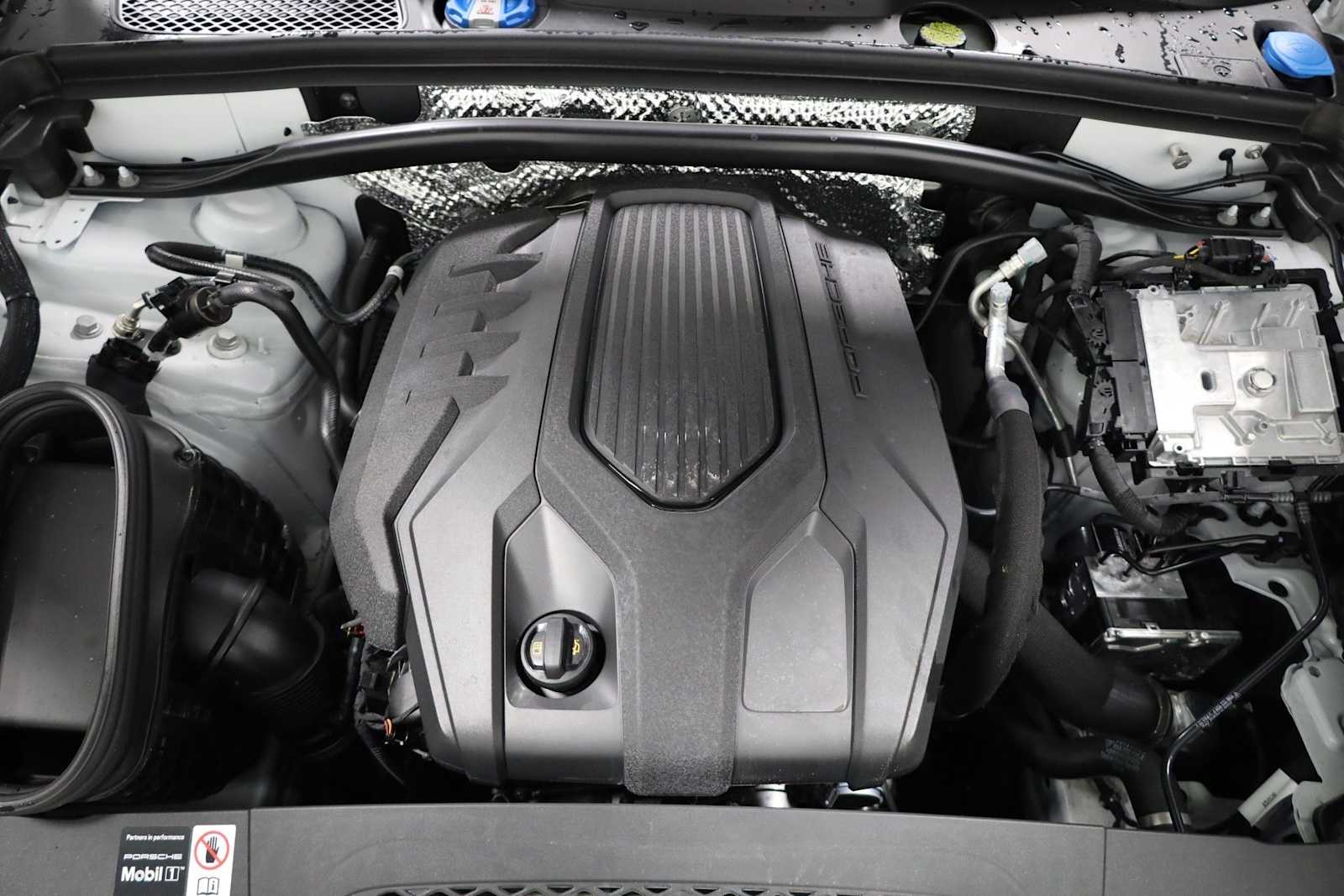 Thumbnail: 2026 Porsche Macan - 42