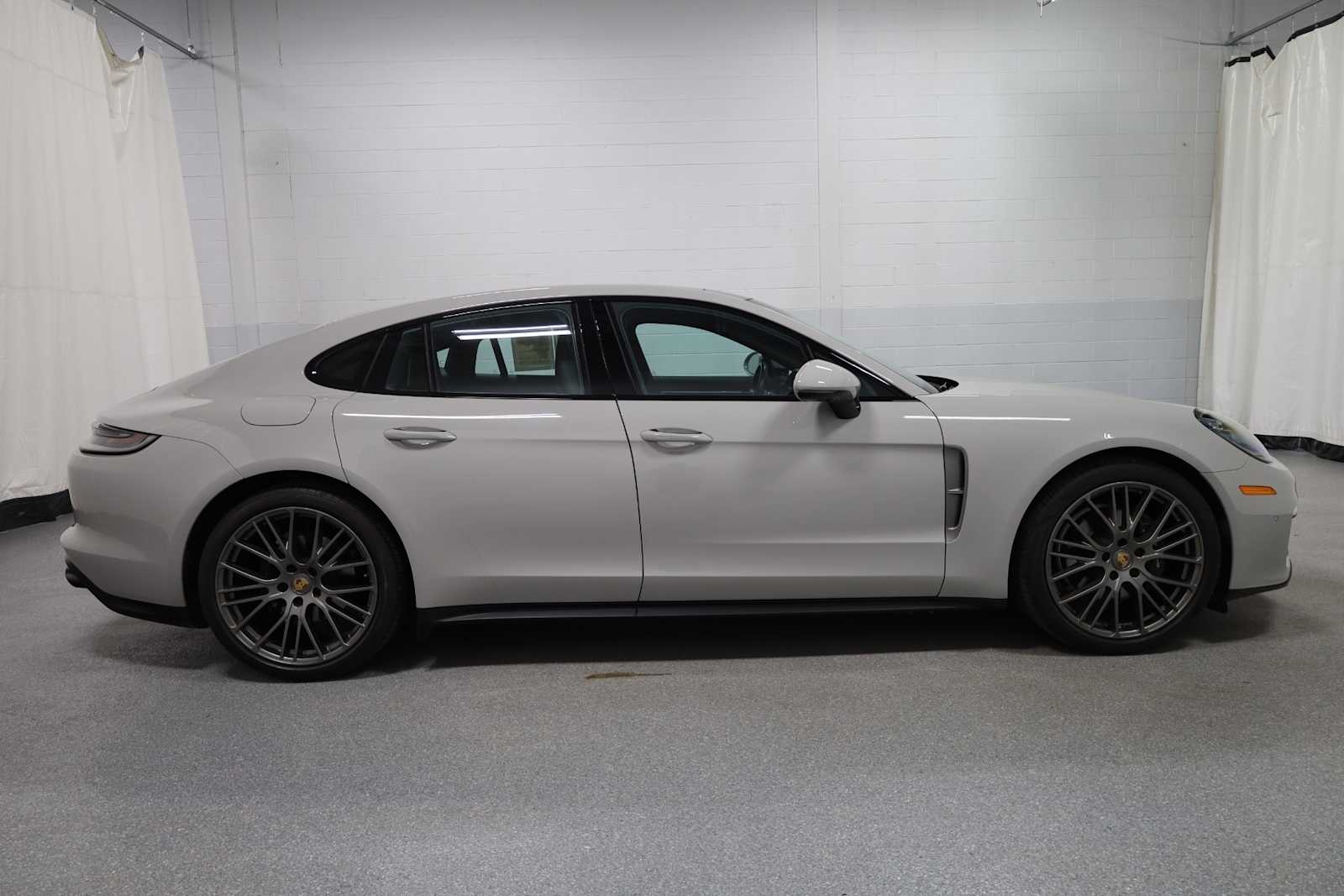 2023 Porsche Panamera 4 8