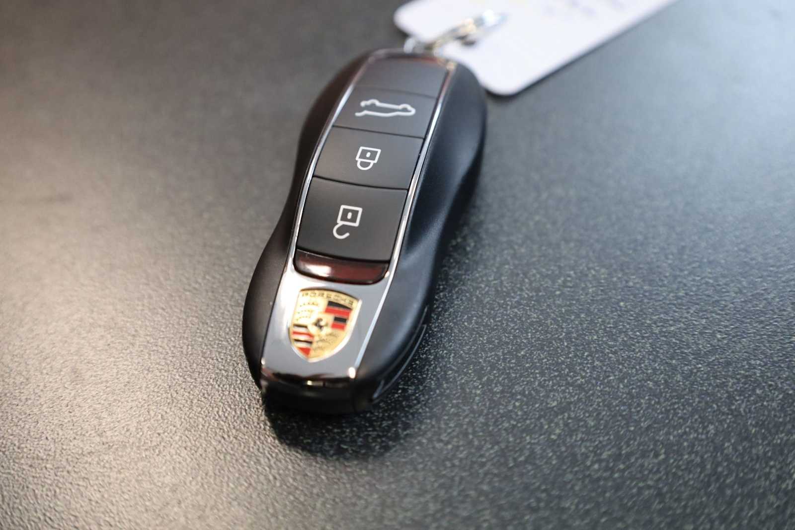 Thumbnail: 2025 Porsche Macan - 43