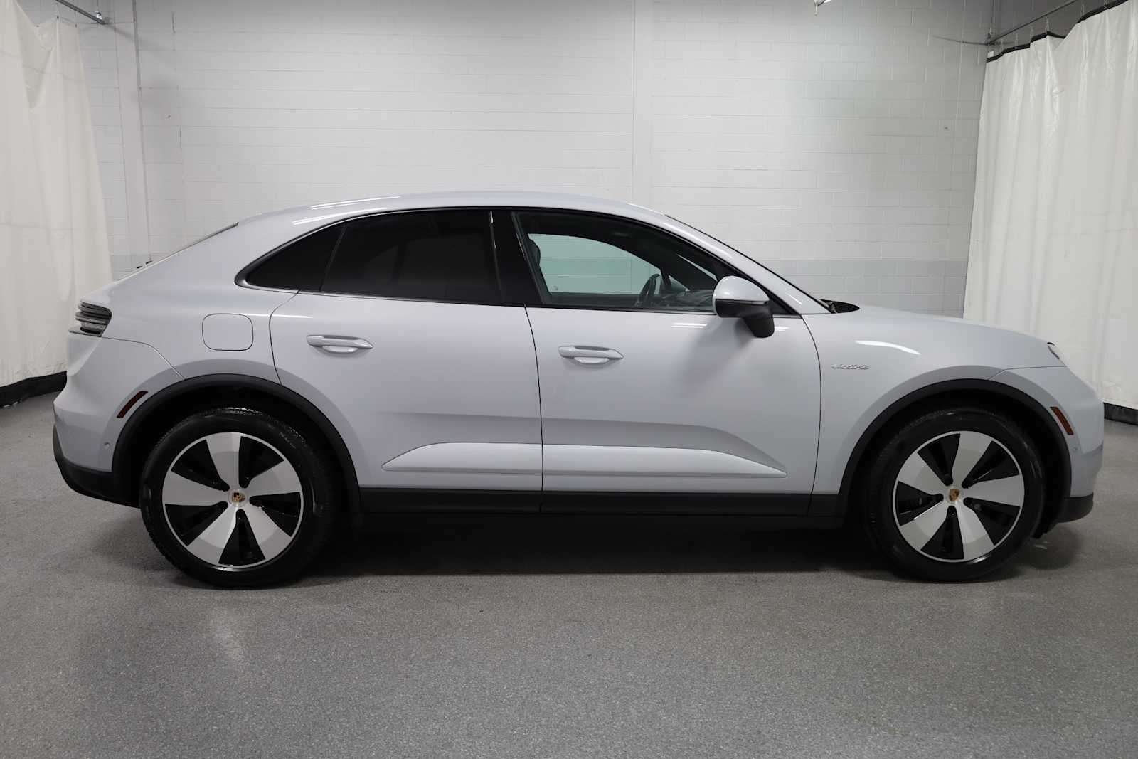 Thumbnail: 2025 Porsche Macan - 10
