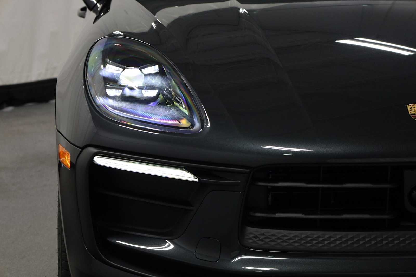 Thumbnail: 2026 Porsche Macan - 14