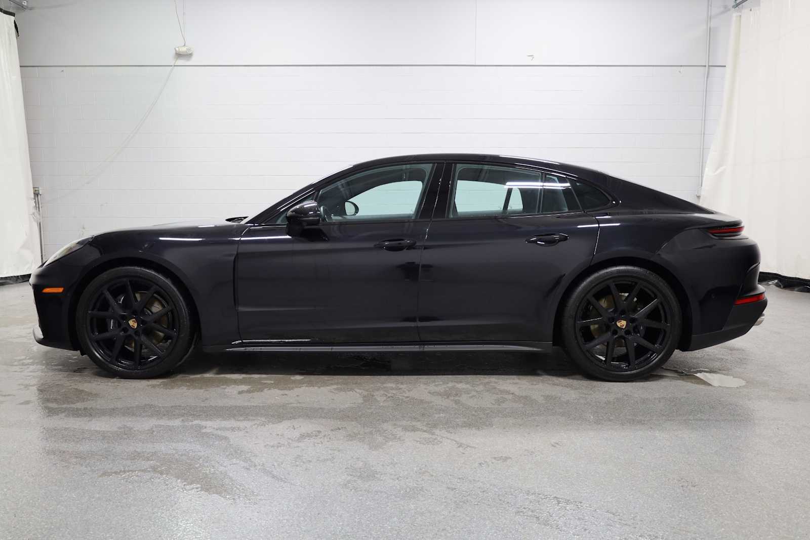 Thumbnail: 2025 Porsche Panamera - 2