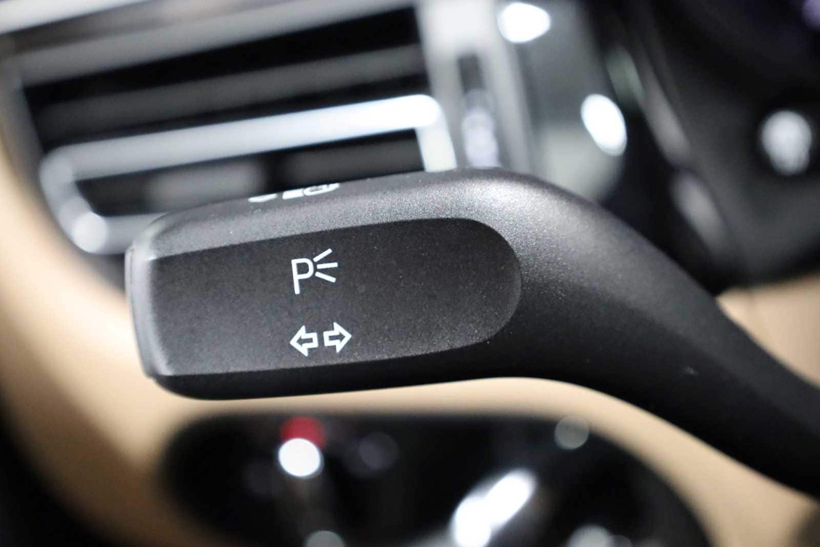 Thumbnail: 2024 Porsche Macan - 31