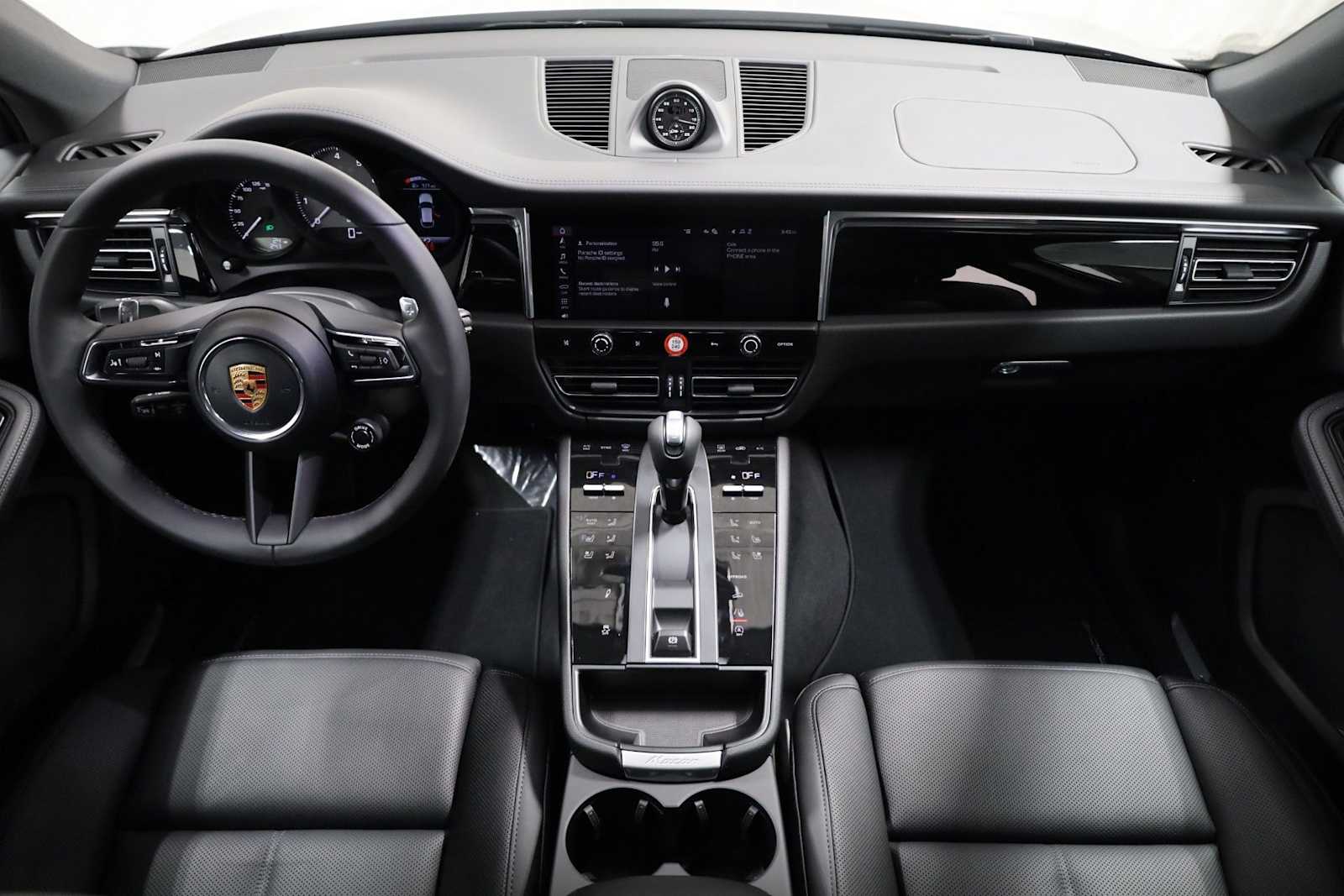 Thumbnail: 2026 Porsche Macan - 25