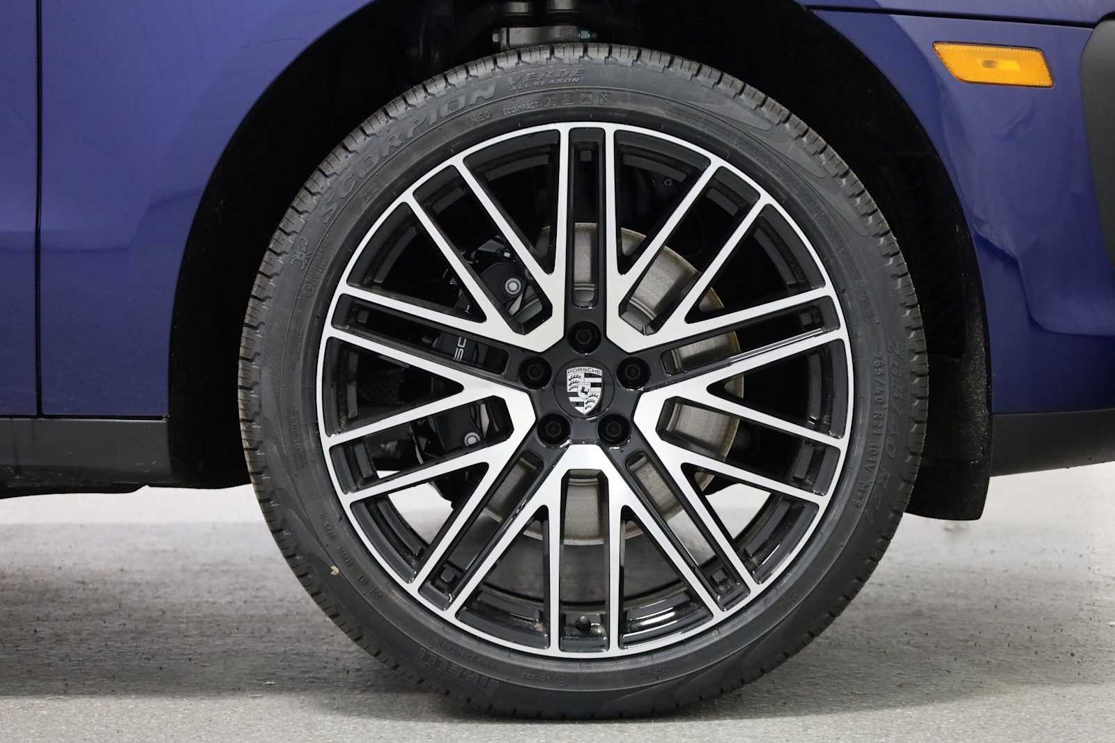 Thumbnail: 2026 Porsche Macan - 12