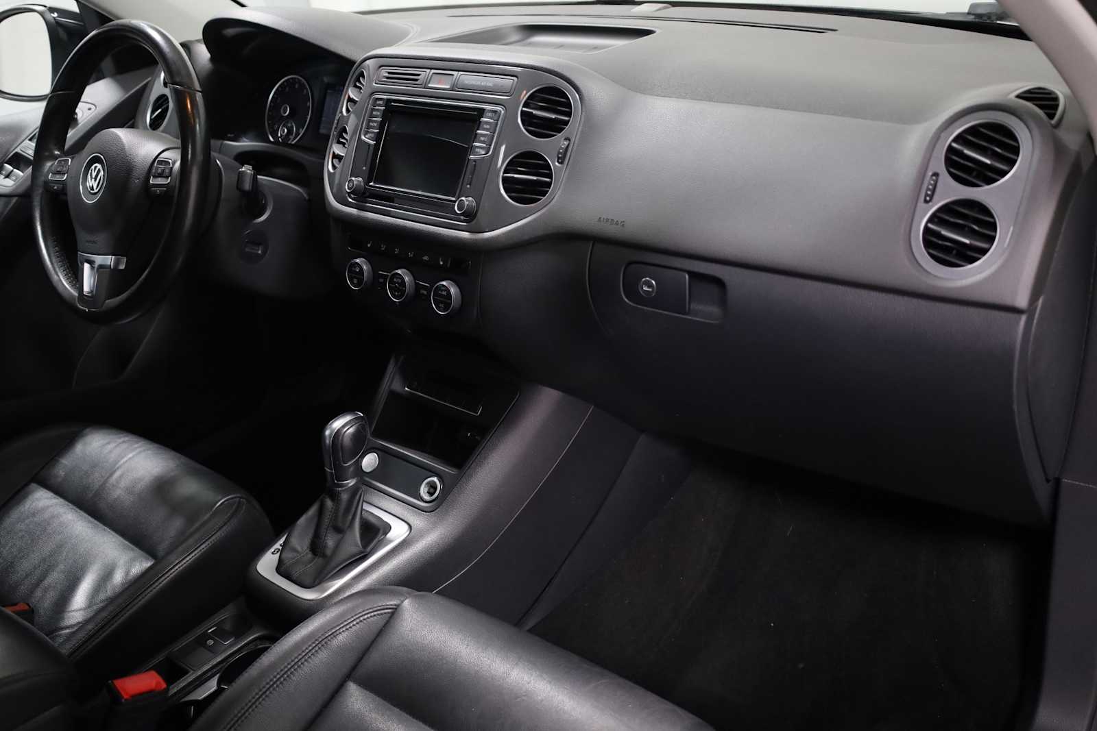 Thumbnail: 2017 Volkswagen Tiguan - 6
