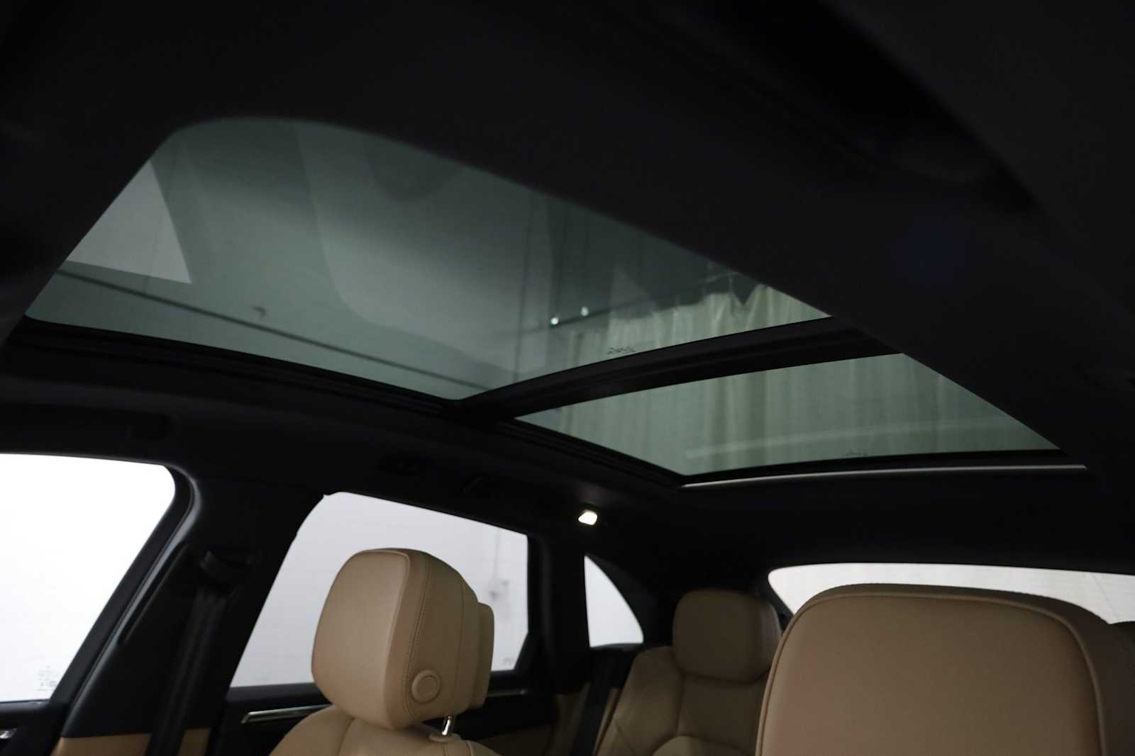 Thumbnail: 2026 Porsche Macan - 20