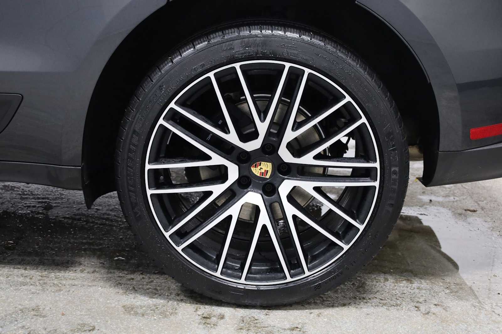 Thumbnail: 2026 Porsche Macan - 38