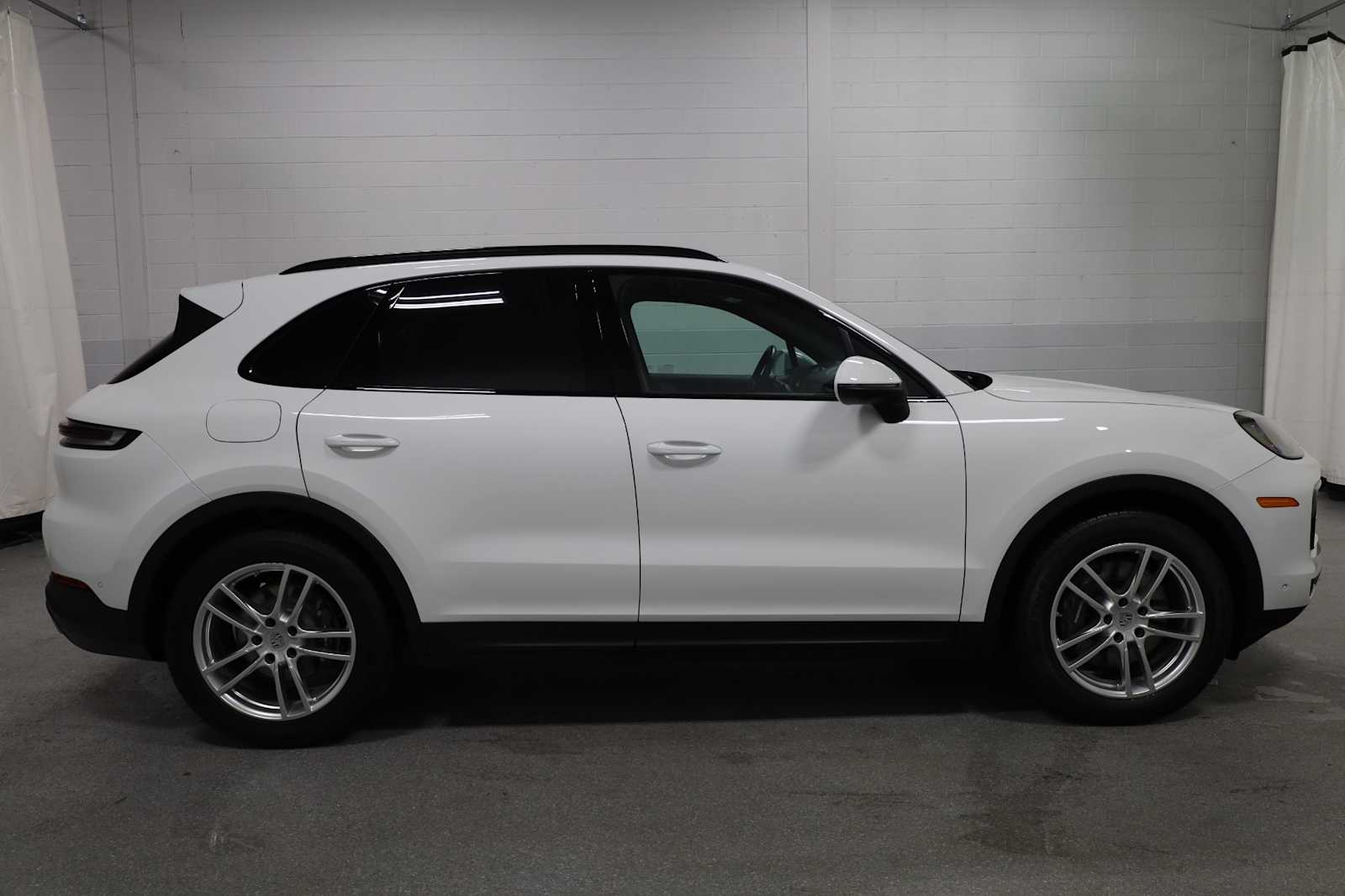 Thumbnail: 2024 Porsche Cayenne - 10