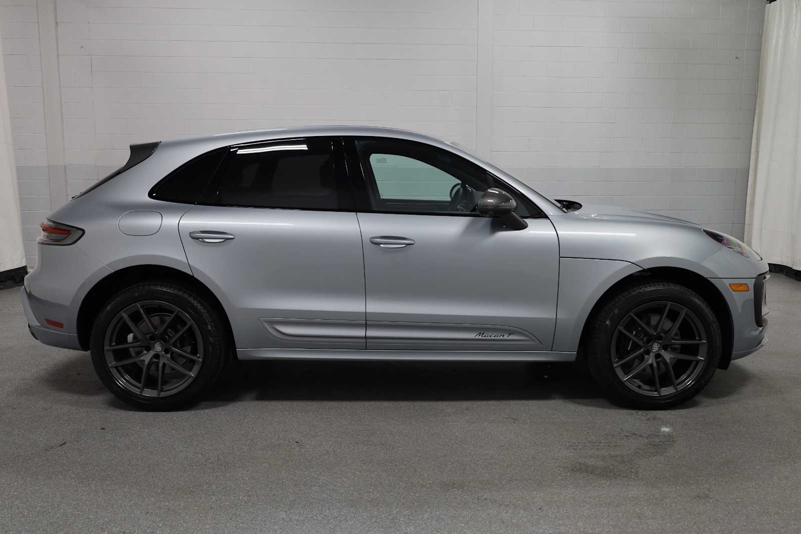 Thumbnail: 2025 Porsche Macan - 10