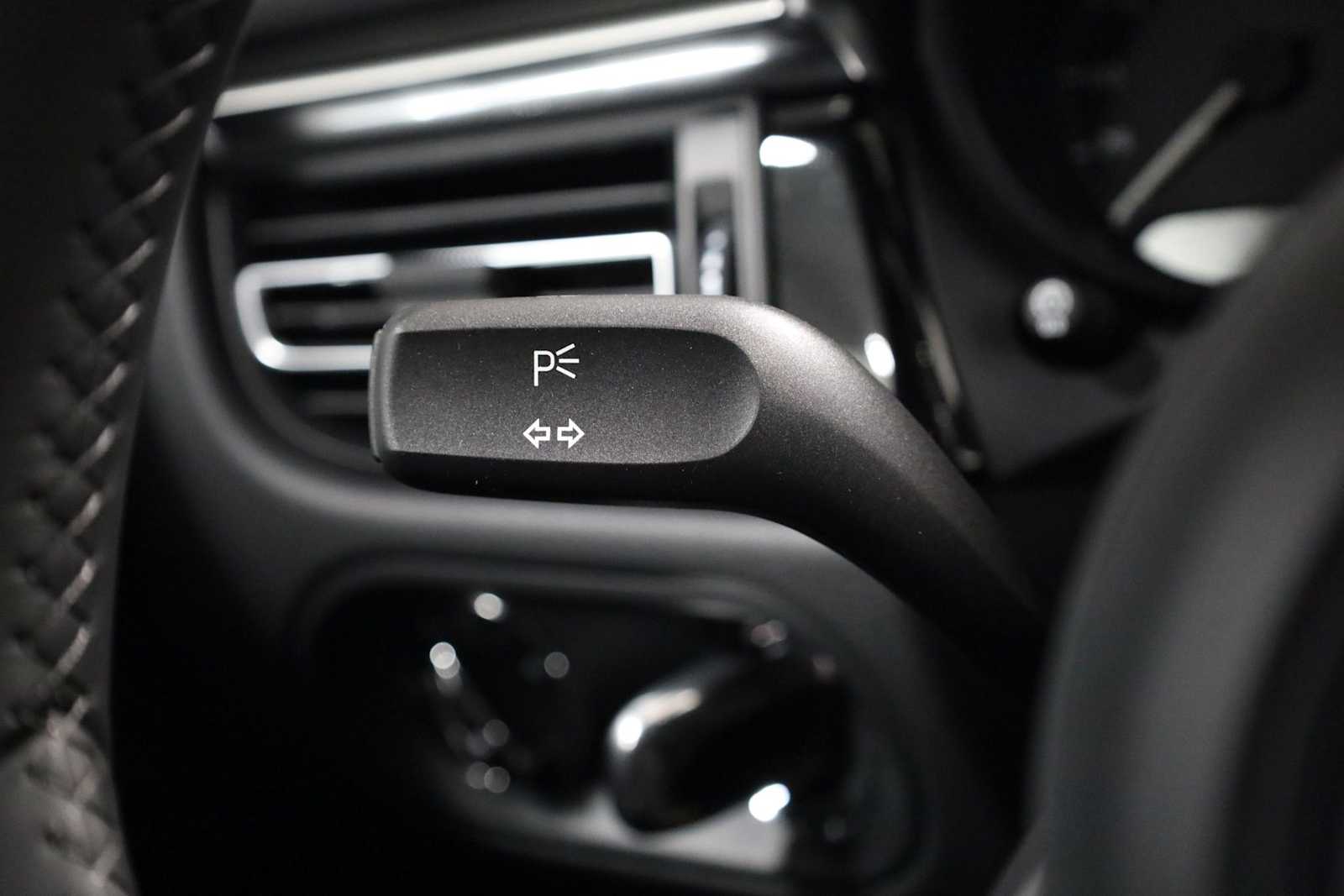 Thumbnail: 2026 Porsche Macan - 31