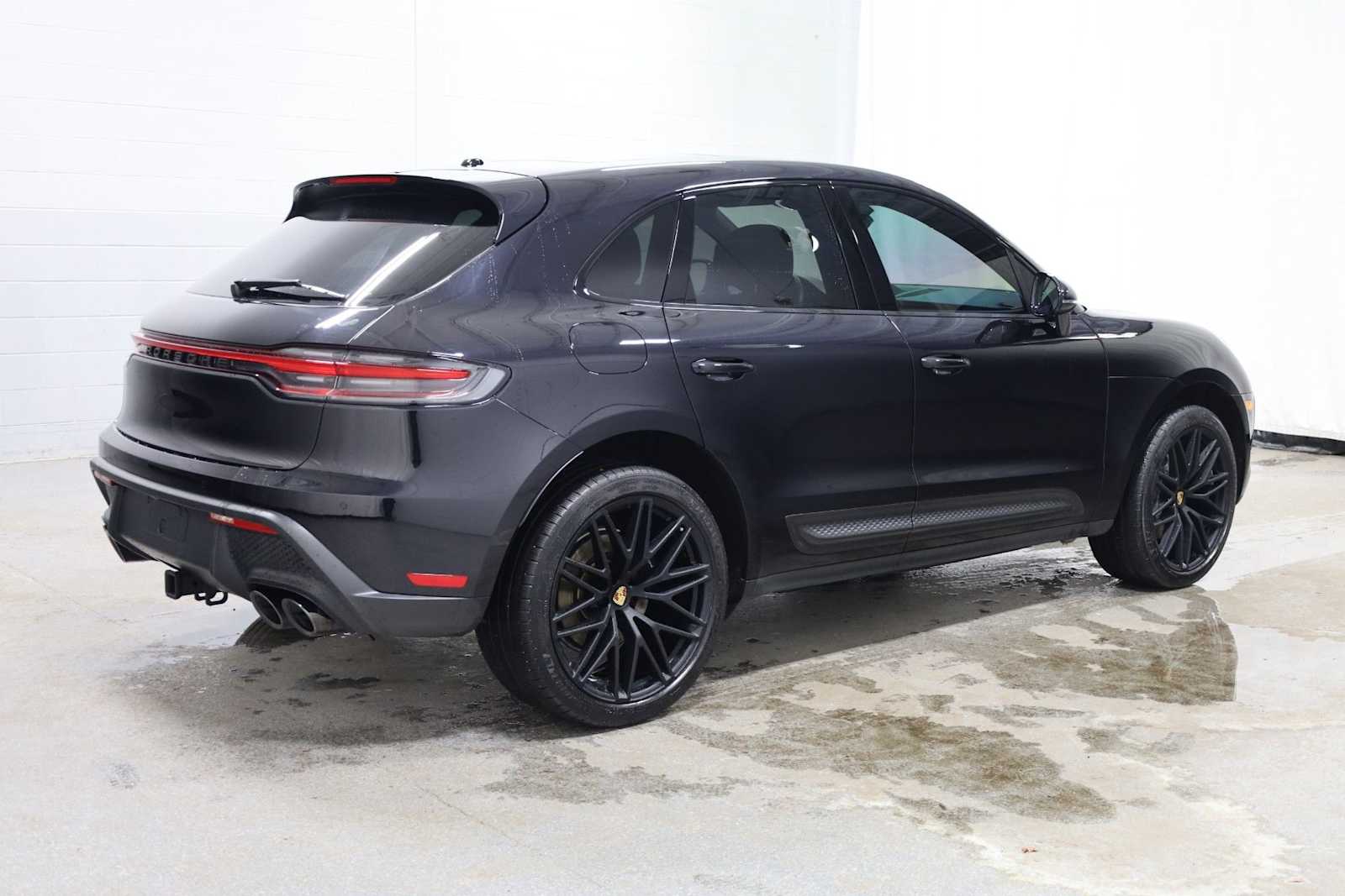 Thumbnail: 2023 Porsche Macan - 9