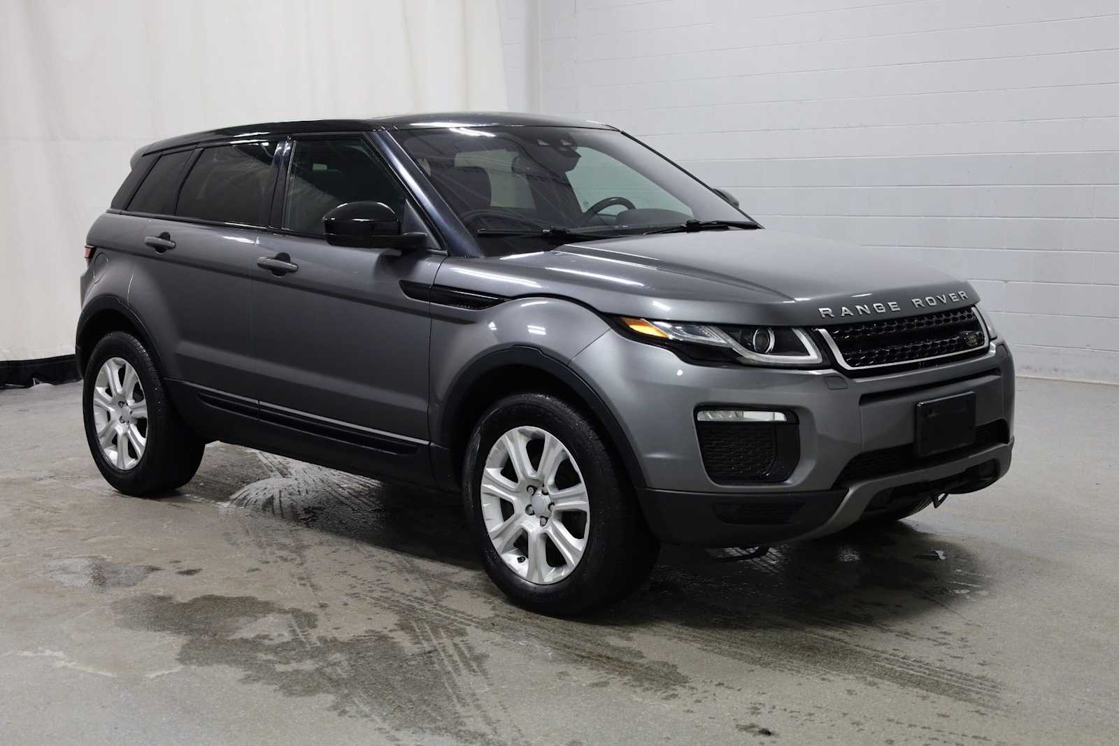 Thumbnail: 2017 Land Rover Range Rover Evoque - 13