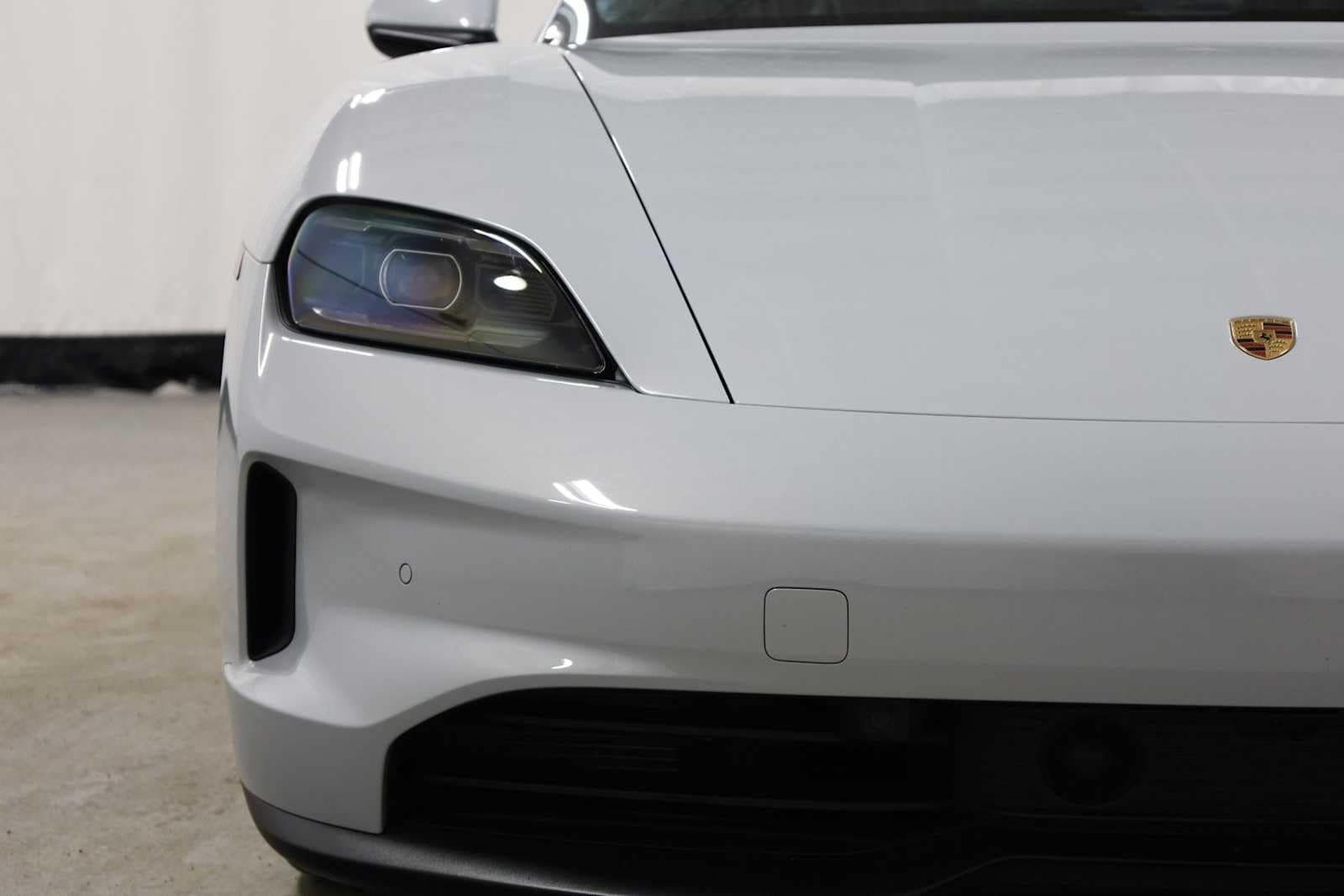 Thumbnail: 2025 Porsche Taycan - 15