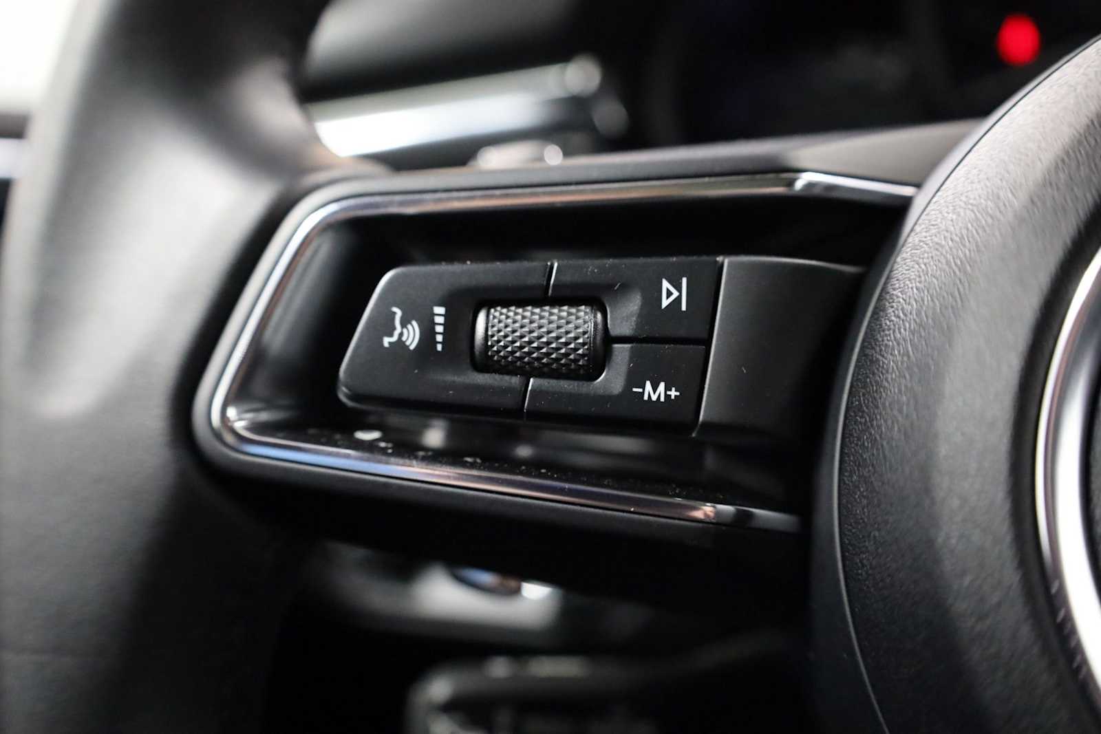 Thumbnail: 2025 Porsche Macan - 27