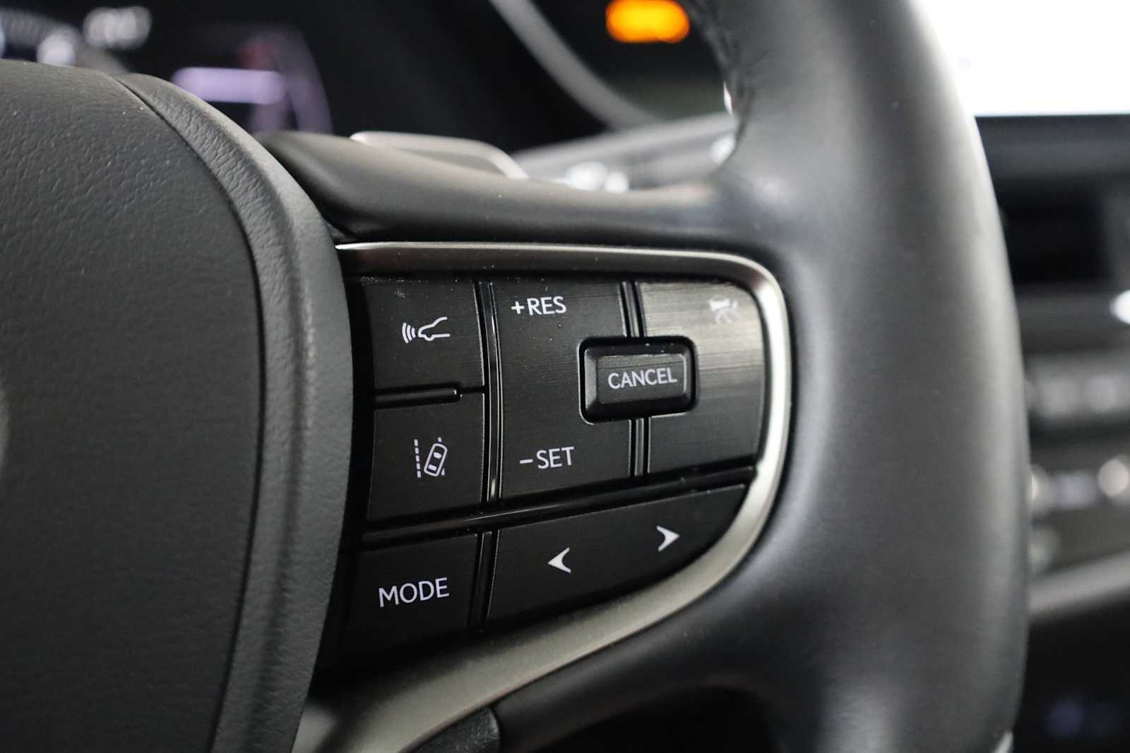 Thumbnail: 2023 Lexus ES - 25