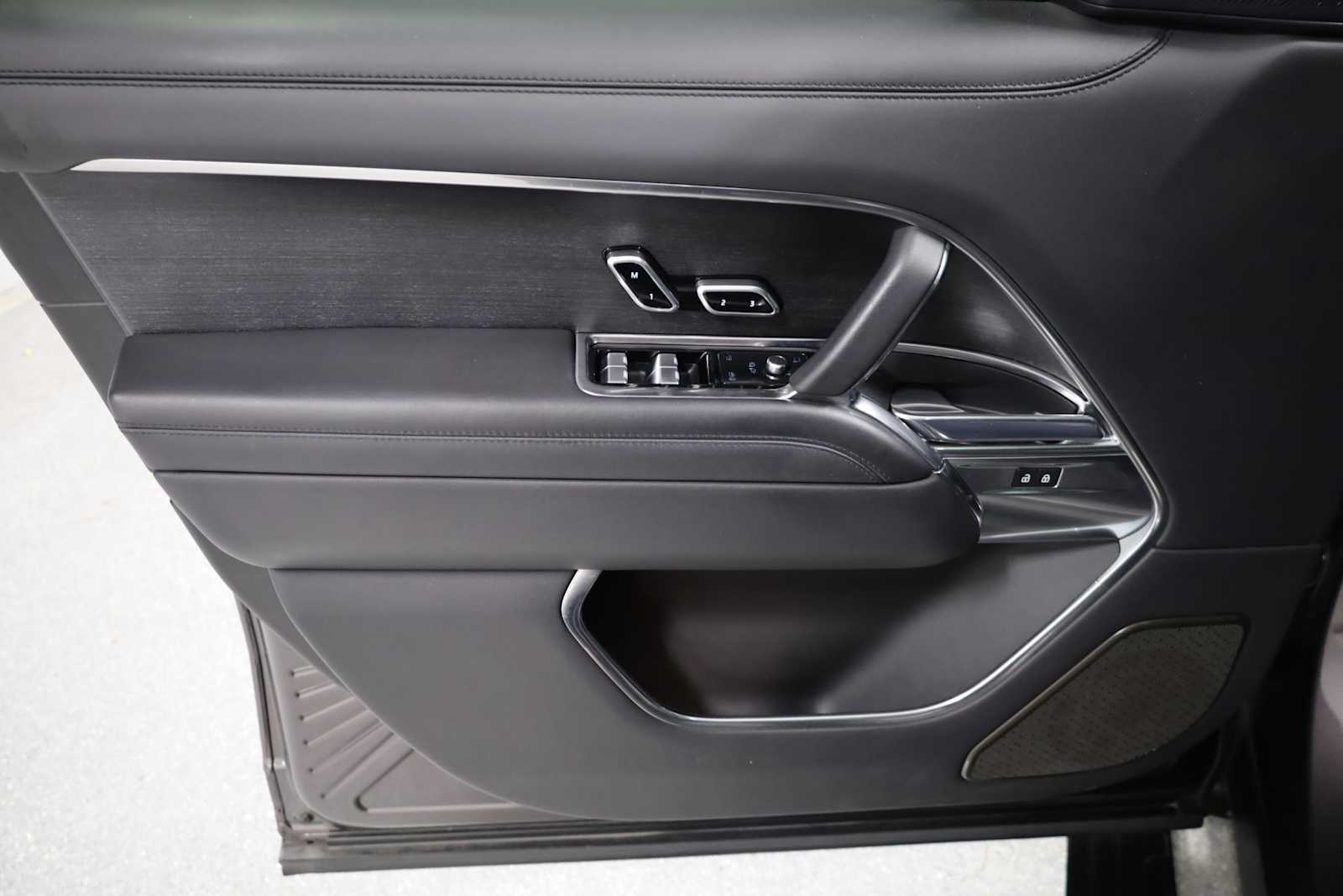 Thumbnail: 2023 Land Rover Range Rover - 24