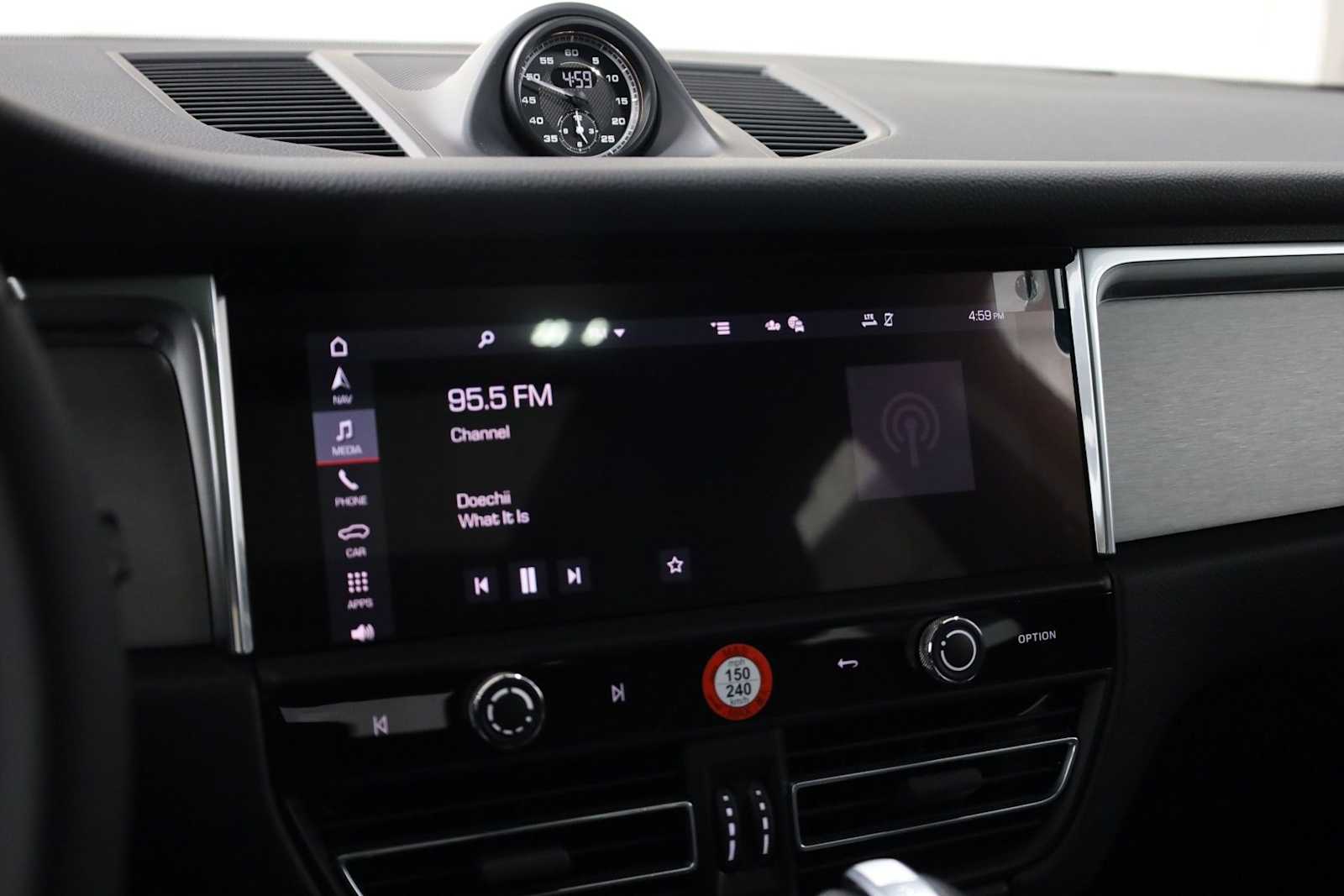 Thumbnail: 2026 Porsche Macan - 32