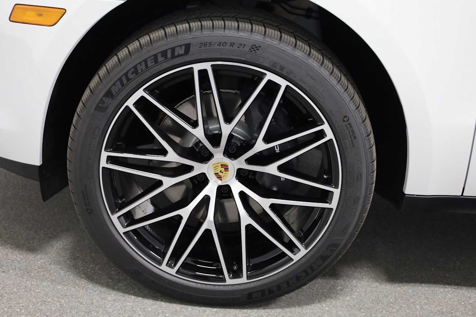 Thumbnail: 2026 Porsche Macan - 40