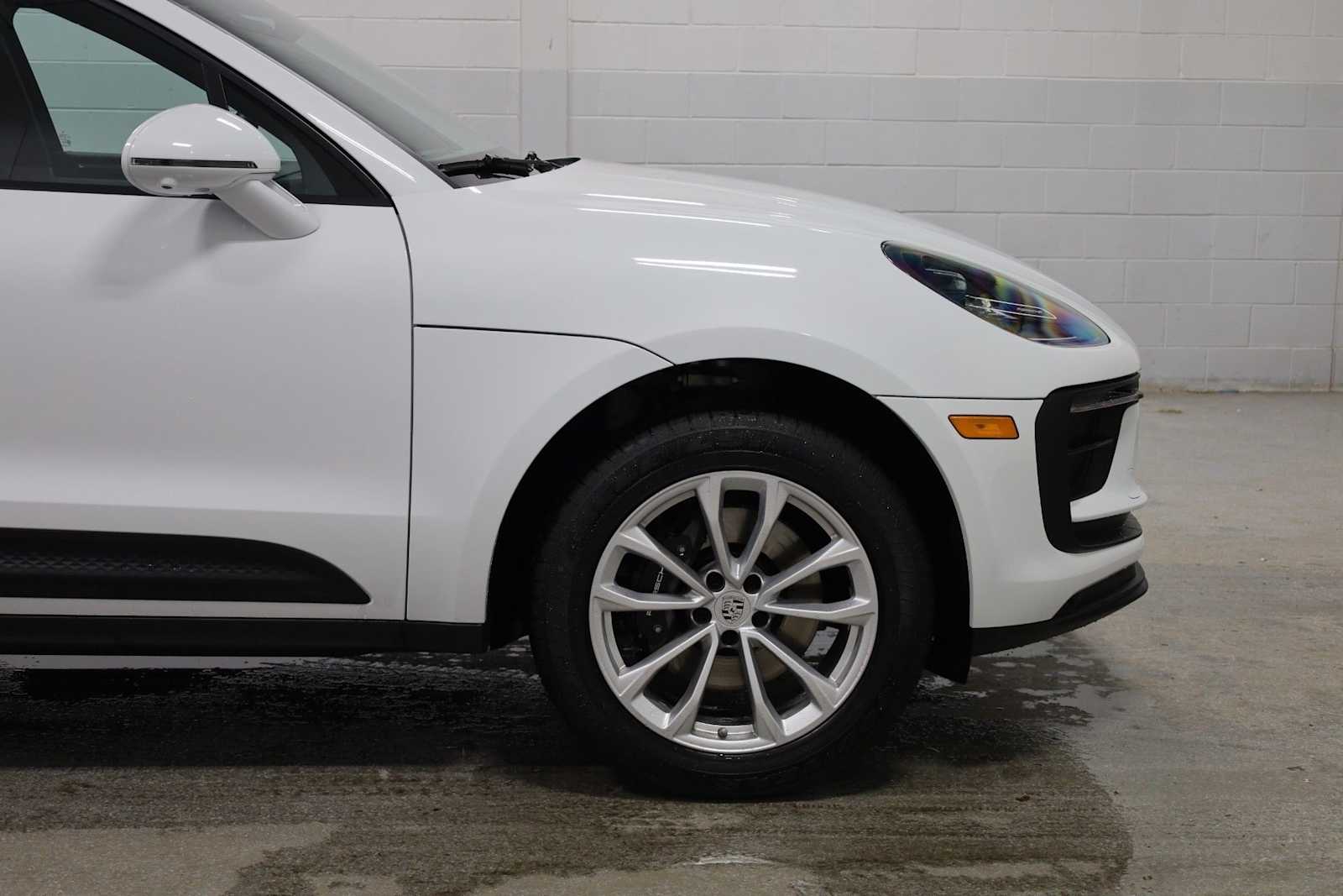 Thumbnail: 2026 Porsche Macan - 11