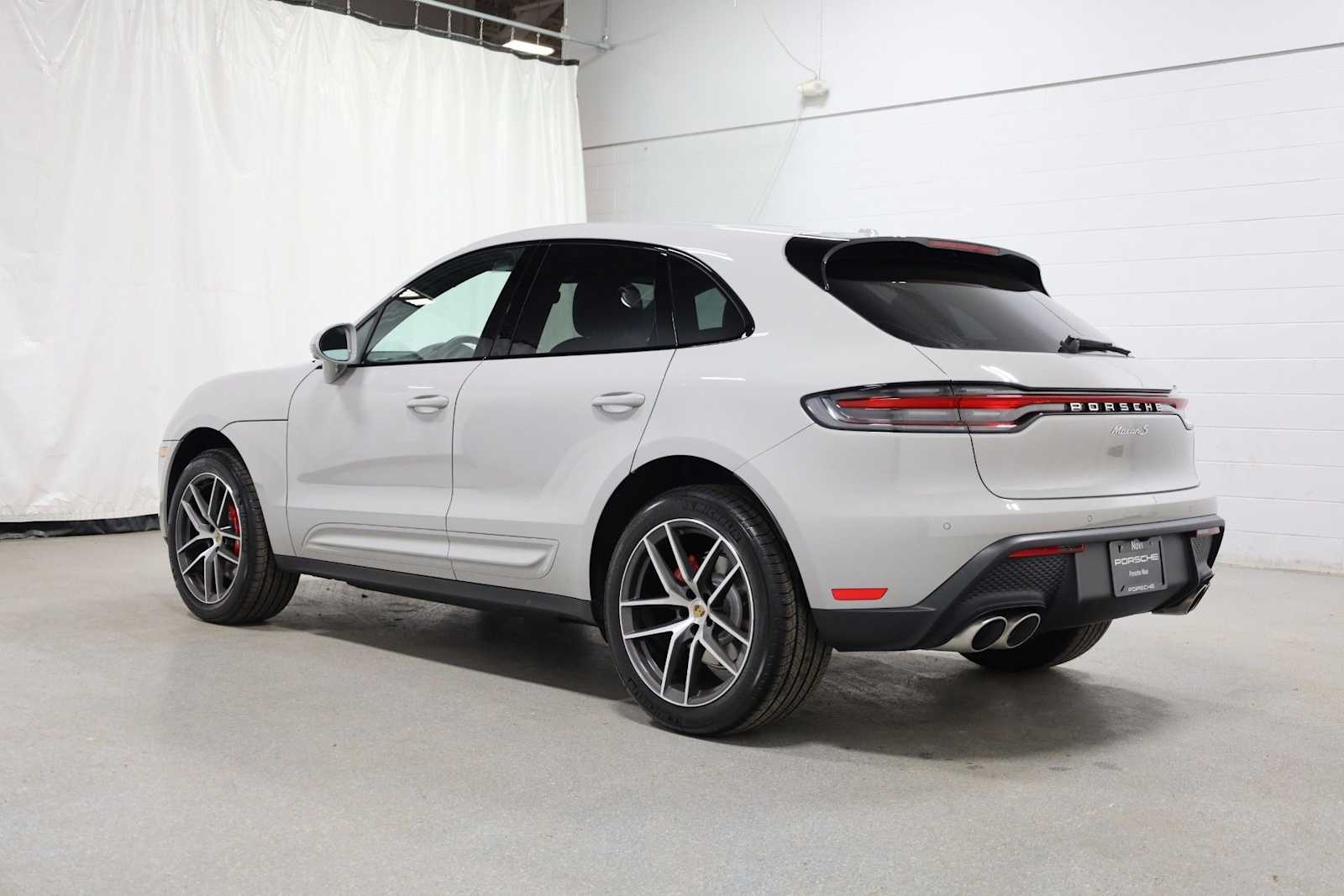 Thumbnail: 2026 Porsche Macan - 3