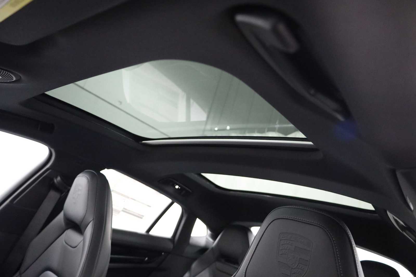 Thumbnail: 2026 Porsche Panamera - 20